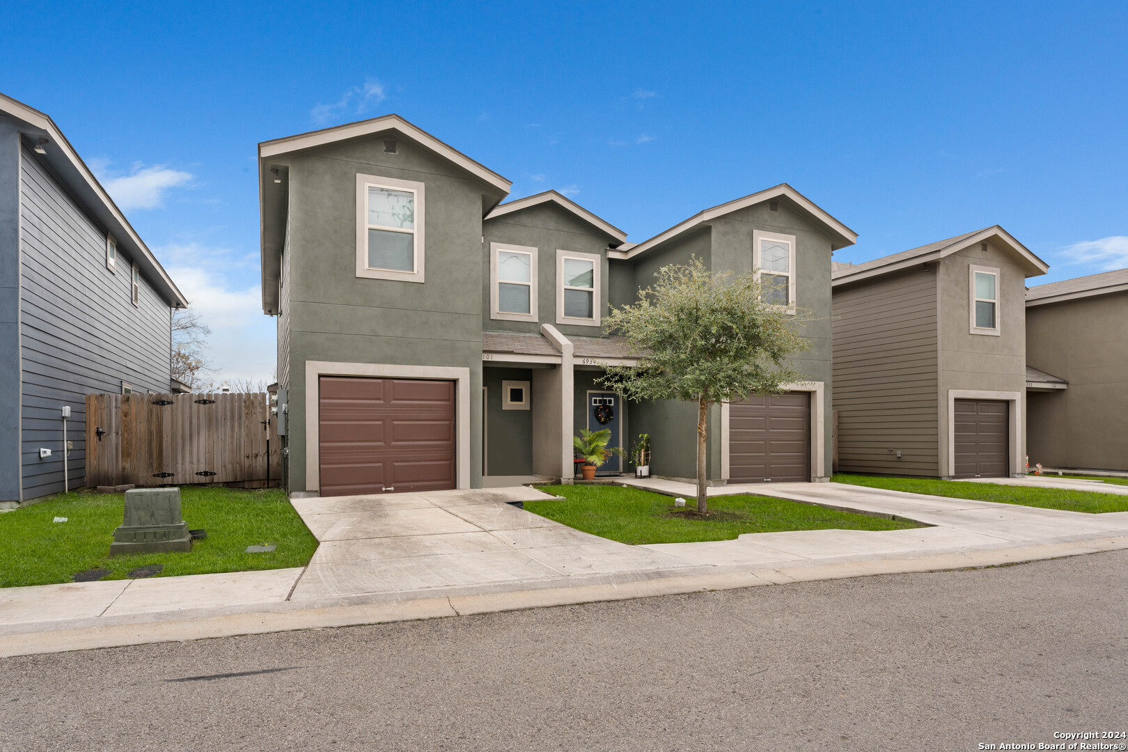 6934 LAKEVIEW DR