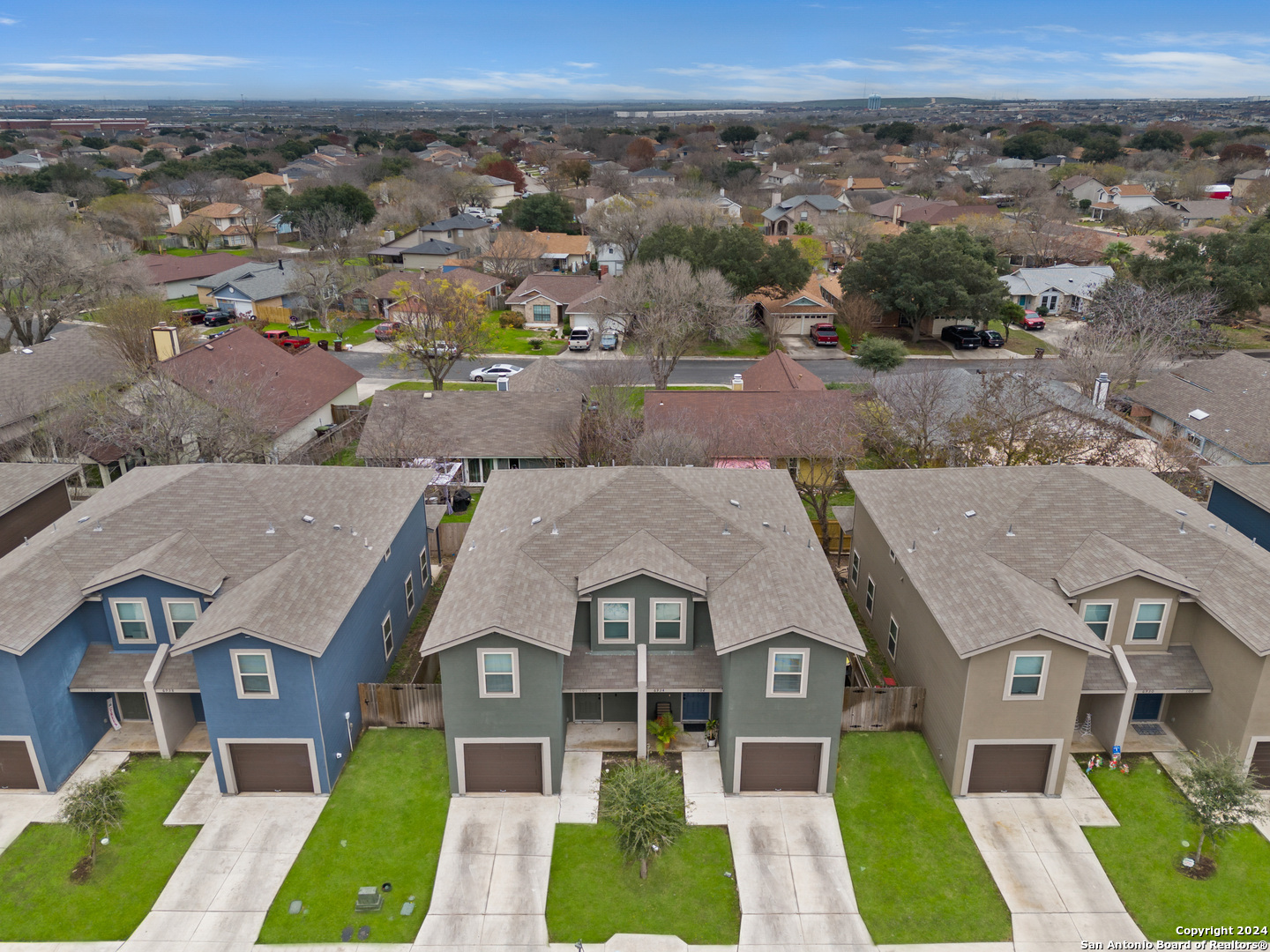 6934 LAKEVIEW DR
