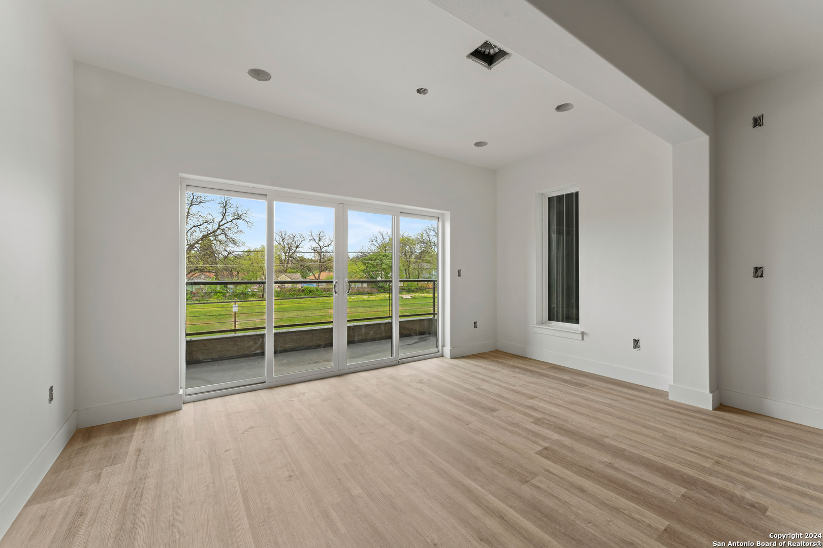 130 E LACHAPELLE