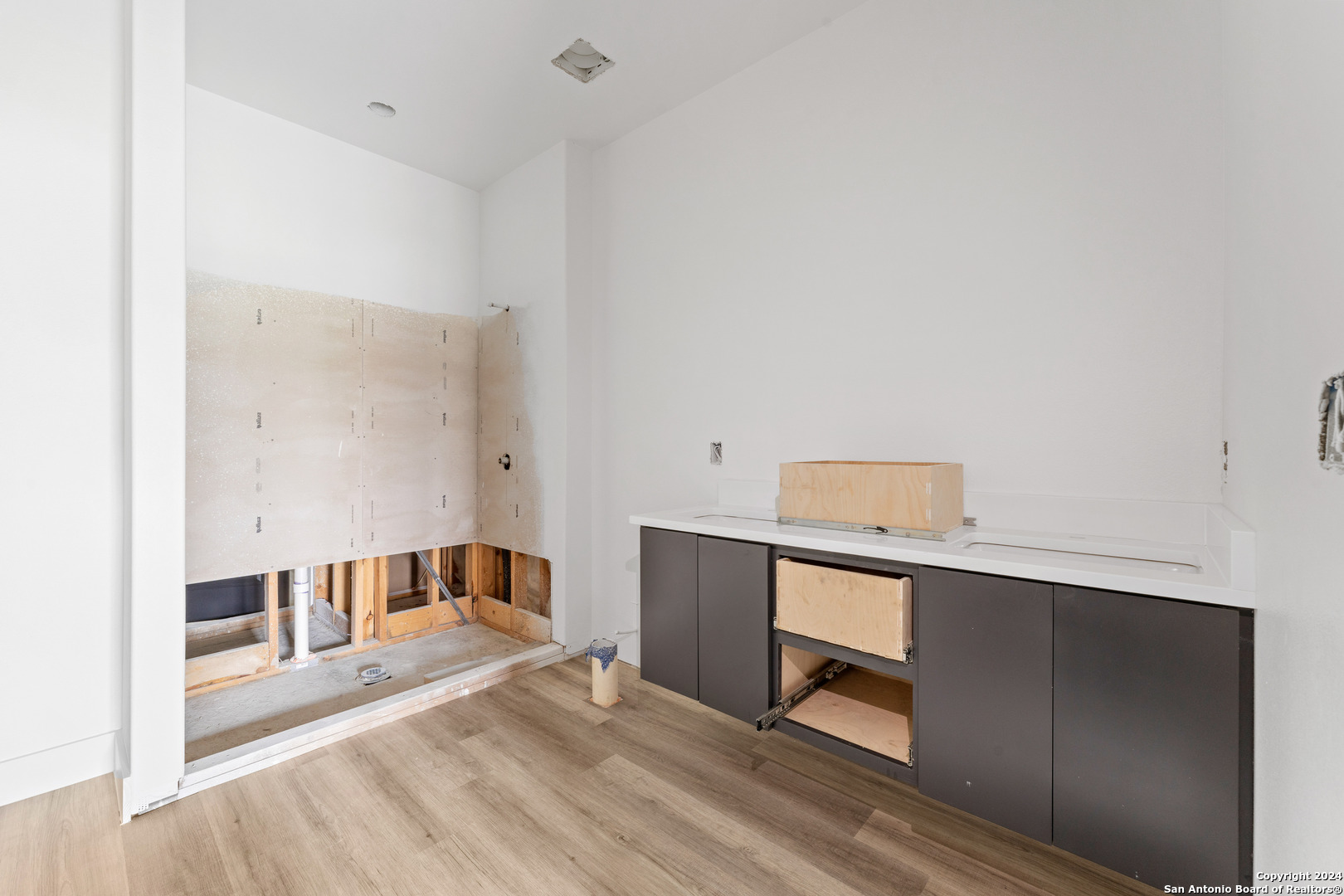 130 E LACHAPELLE