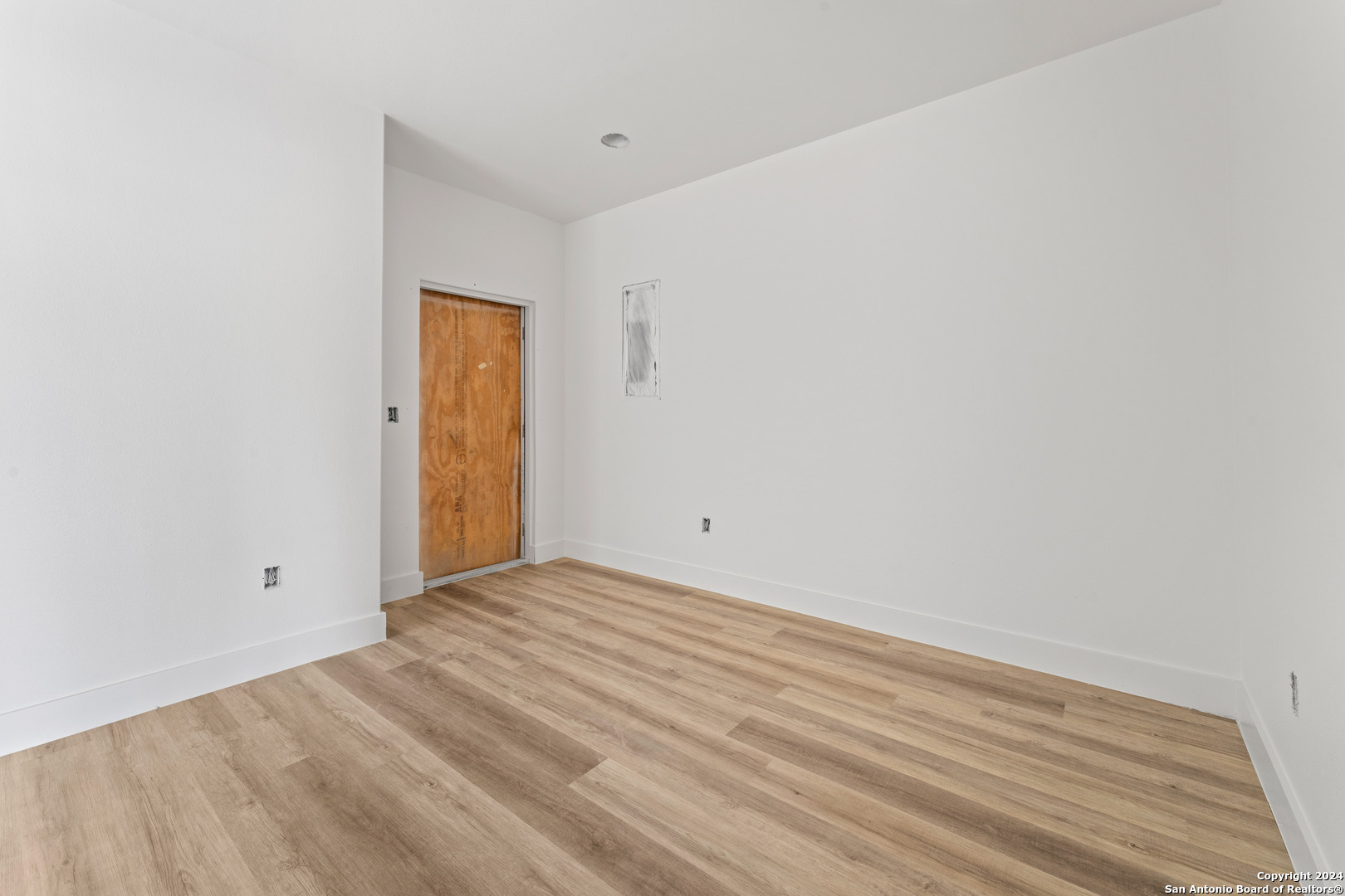 130 E LACHAPELLE