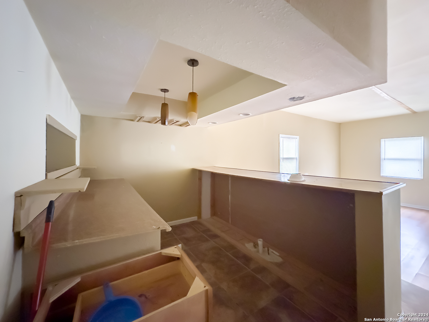 1325 DUPONT