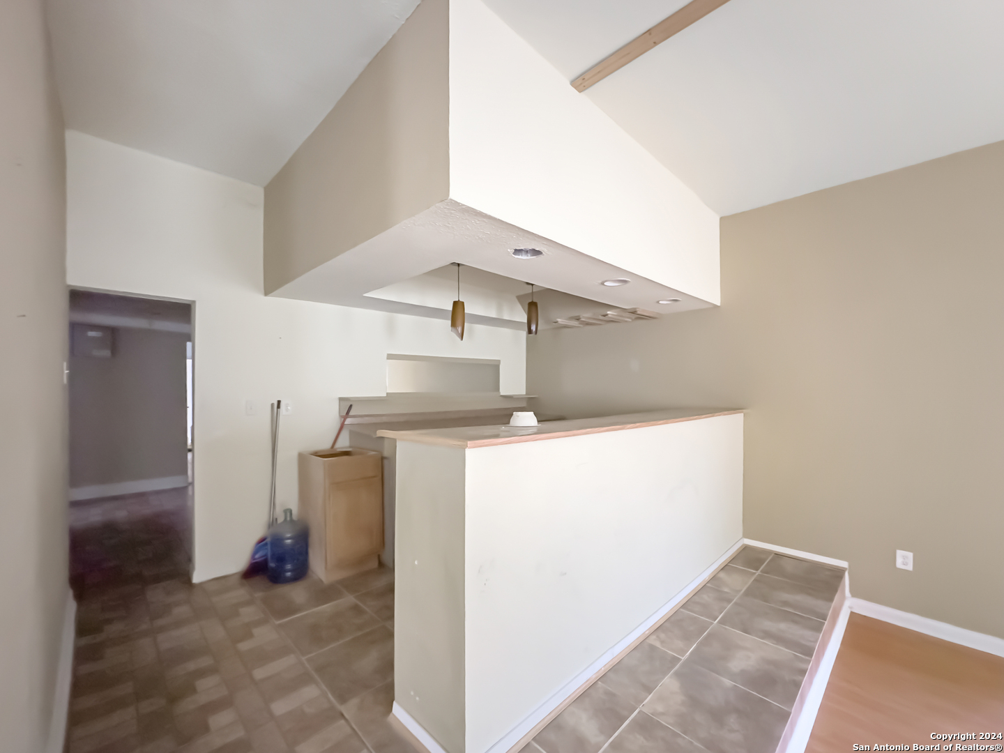 1325 DUPONT