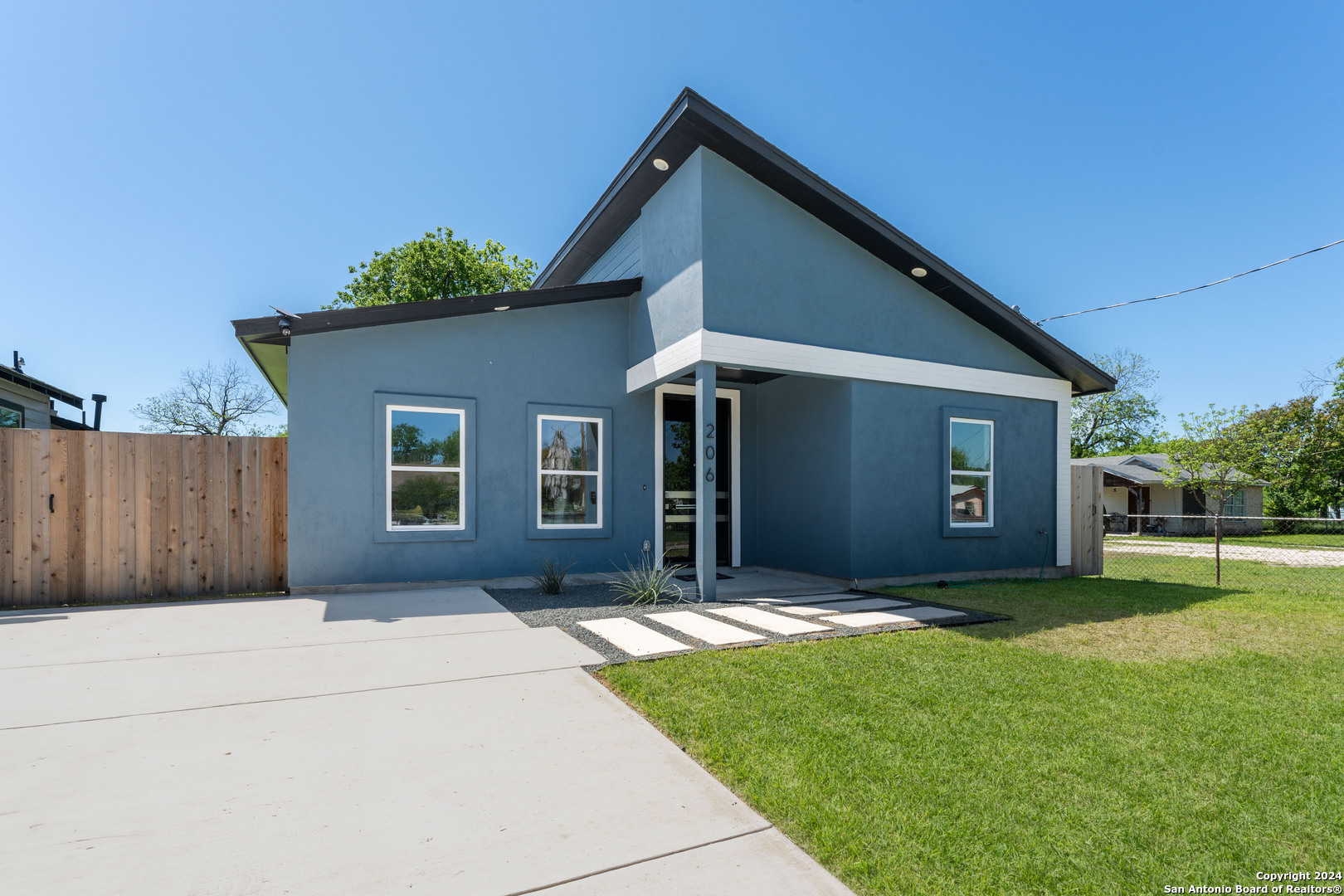 206 MCCAULEY BLVD