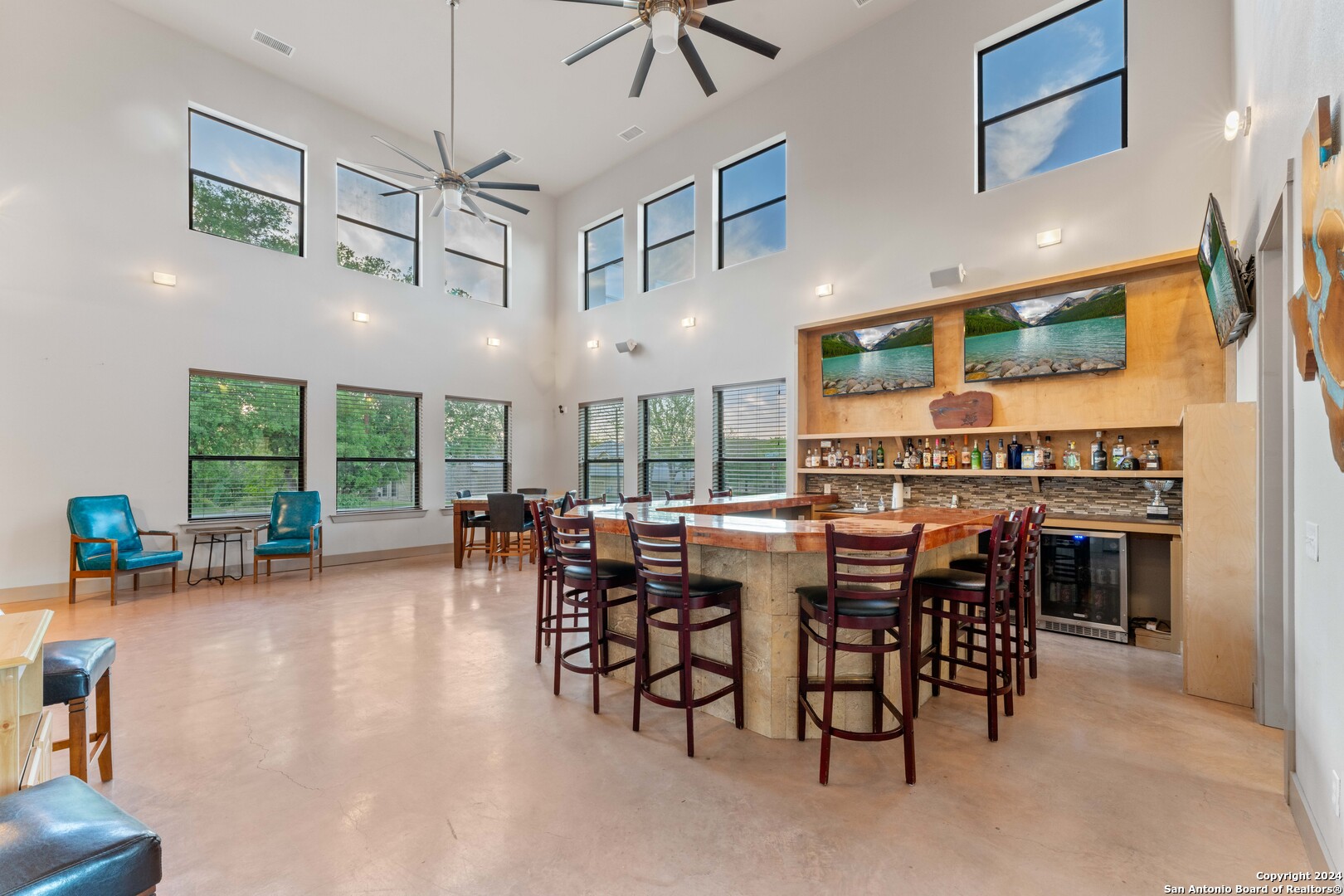 2062 EDGEWATER FLS