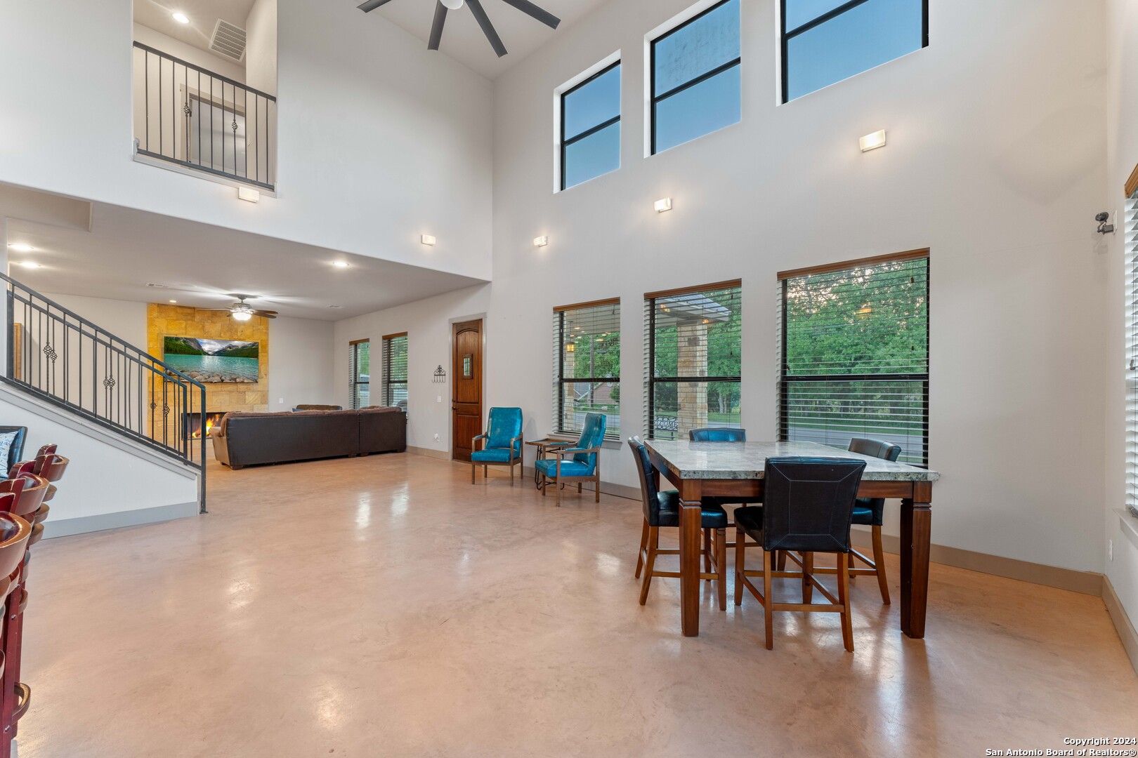 2062 EDGEWATER FLS