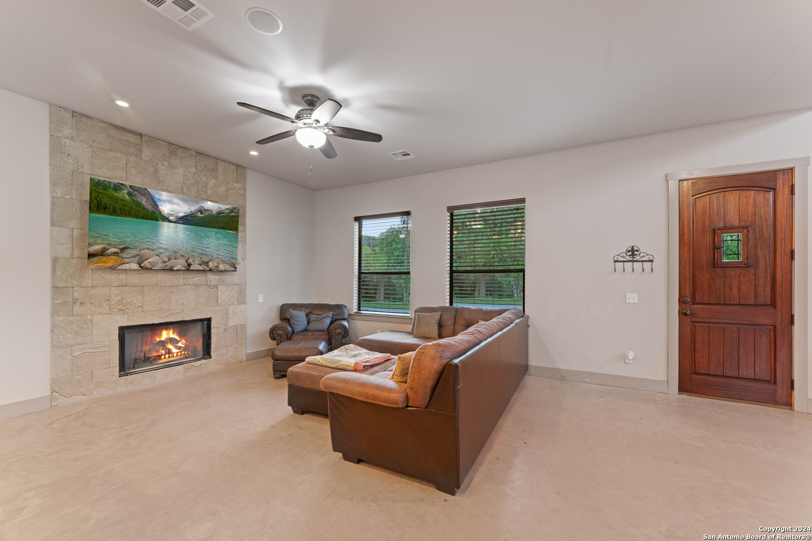 2062 EDGEWATER FLS