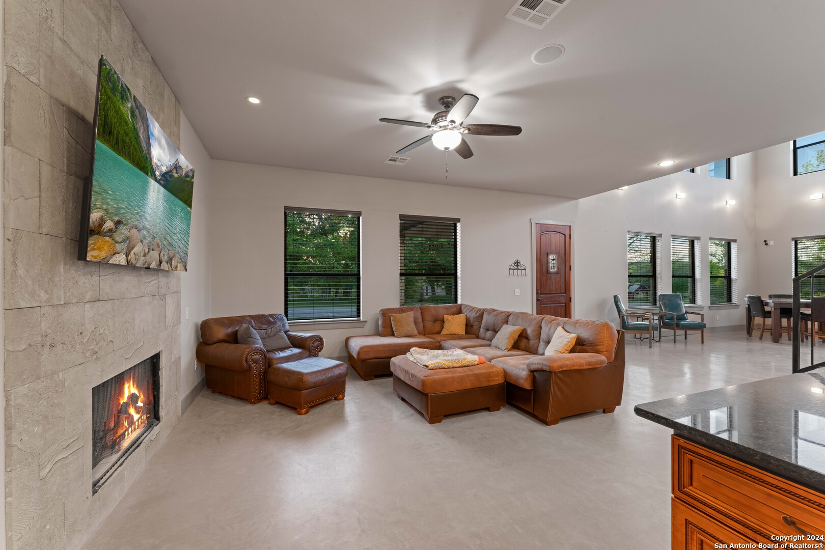2062 EDGEWATER FLS