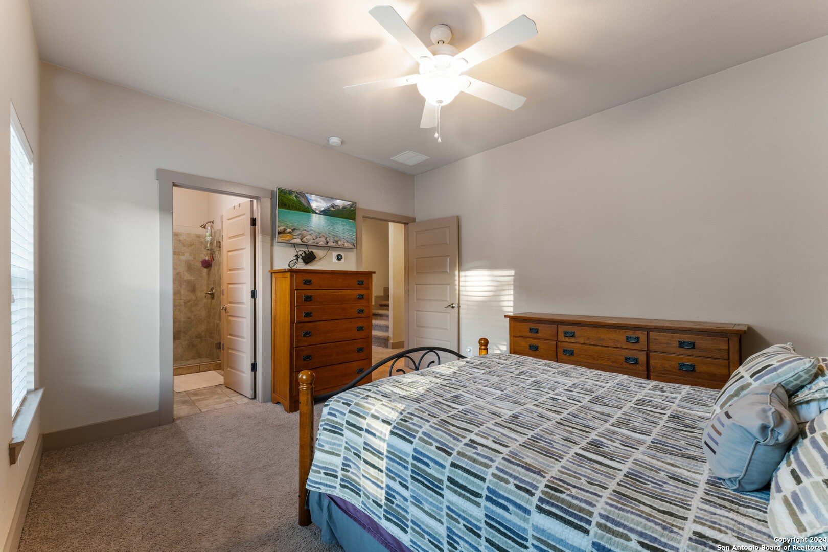 2062 EDGEWATER FLS