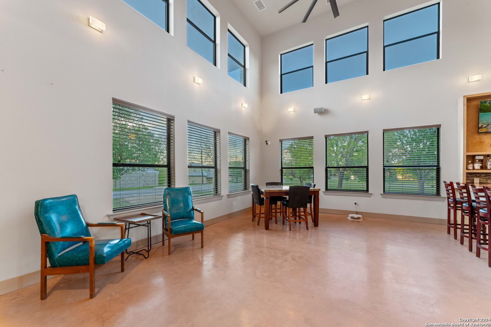 2062 EDGEWATER FLS