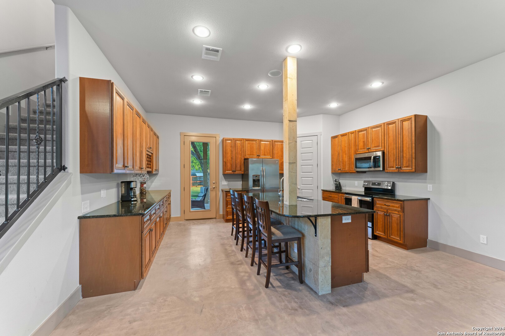 2062 EDGEWATER FLS