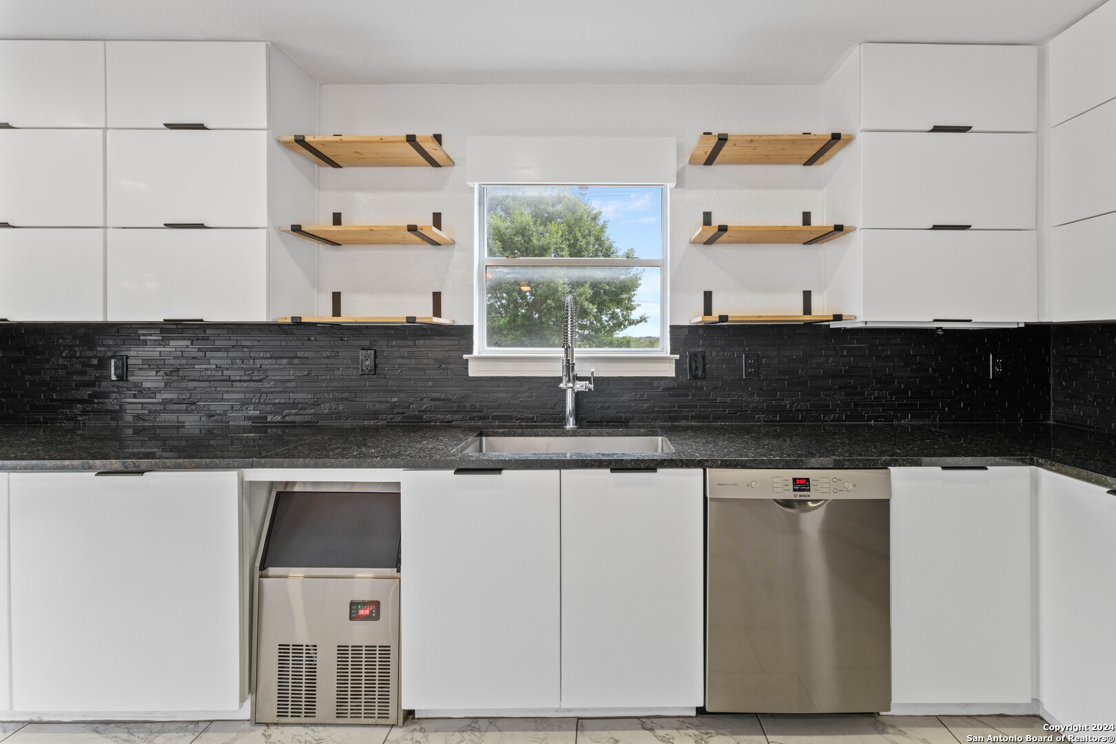 21420 BRANDING BAY