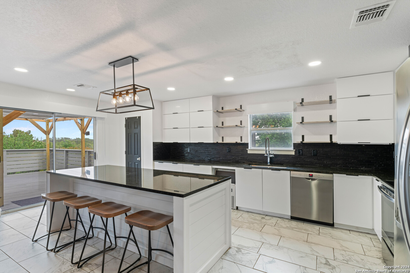 21420 BRANDING BAY