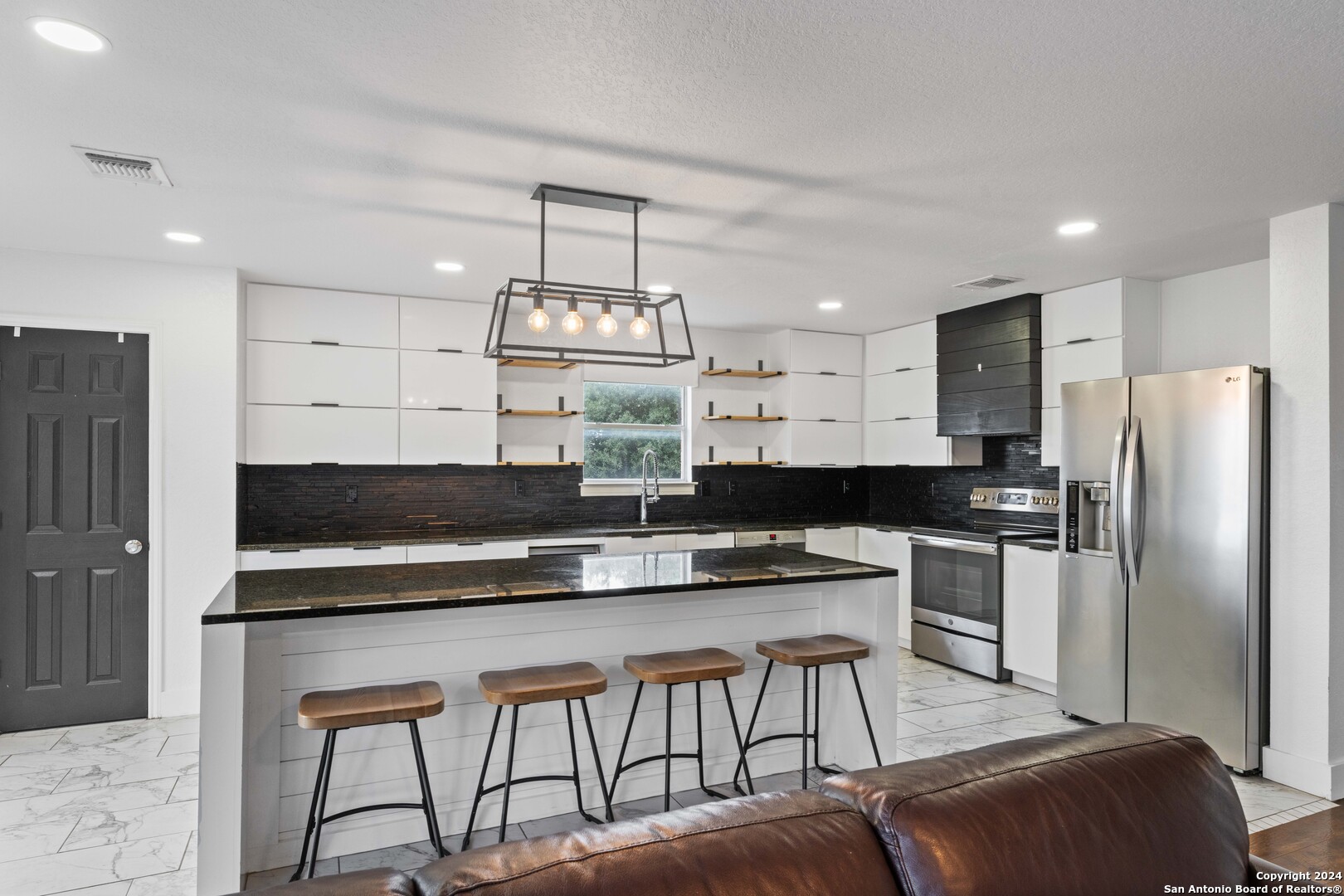 21420 BRANDING BAY