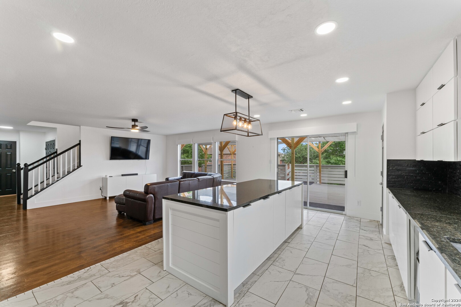 21420 BRANDING BAY