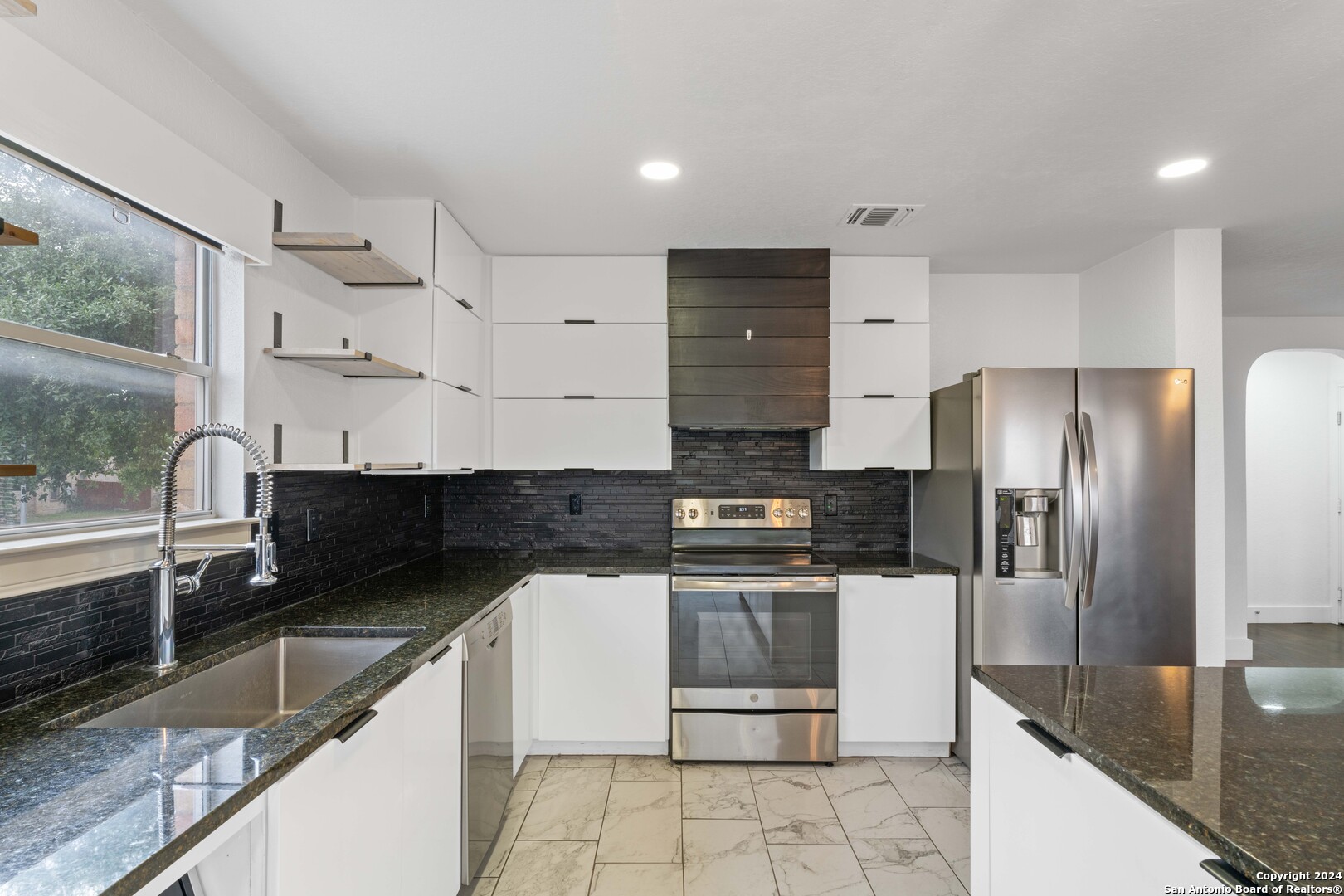 21420 BRANDING BAY