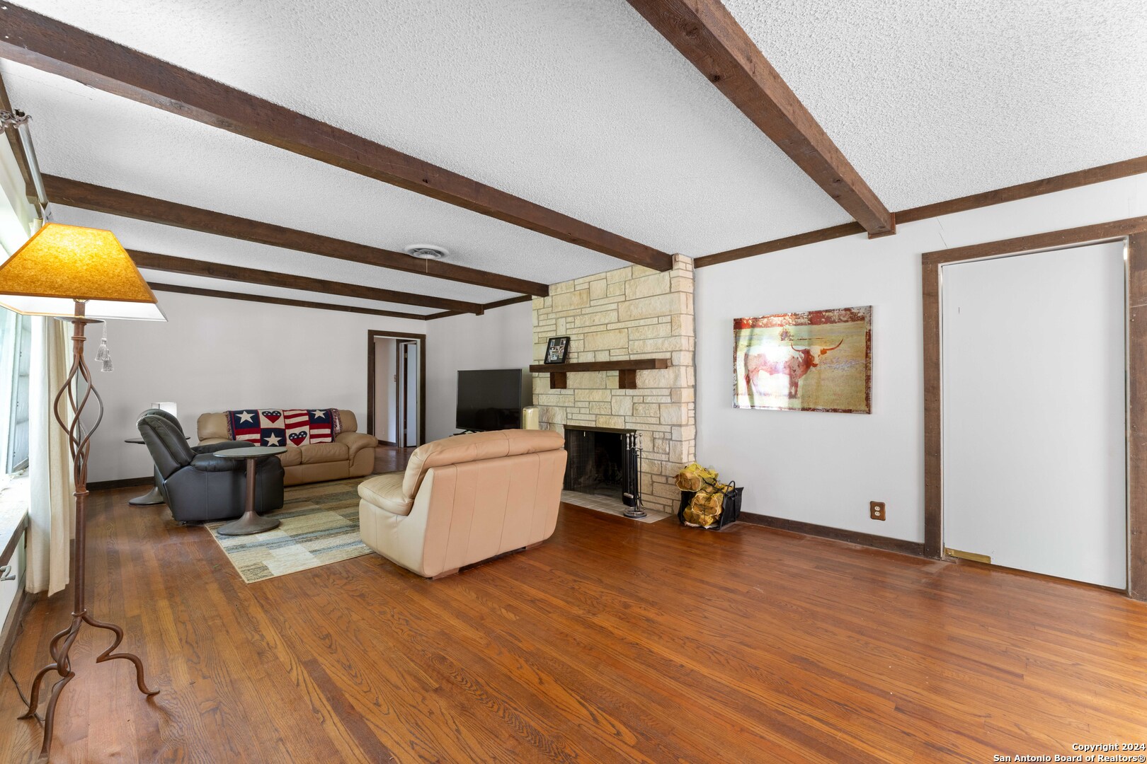 908 IVY LN