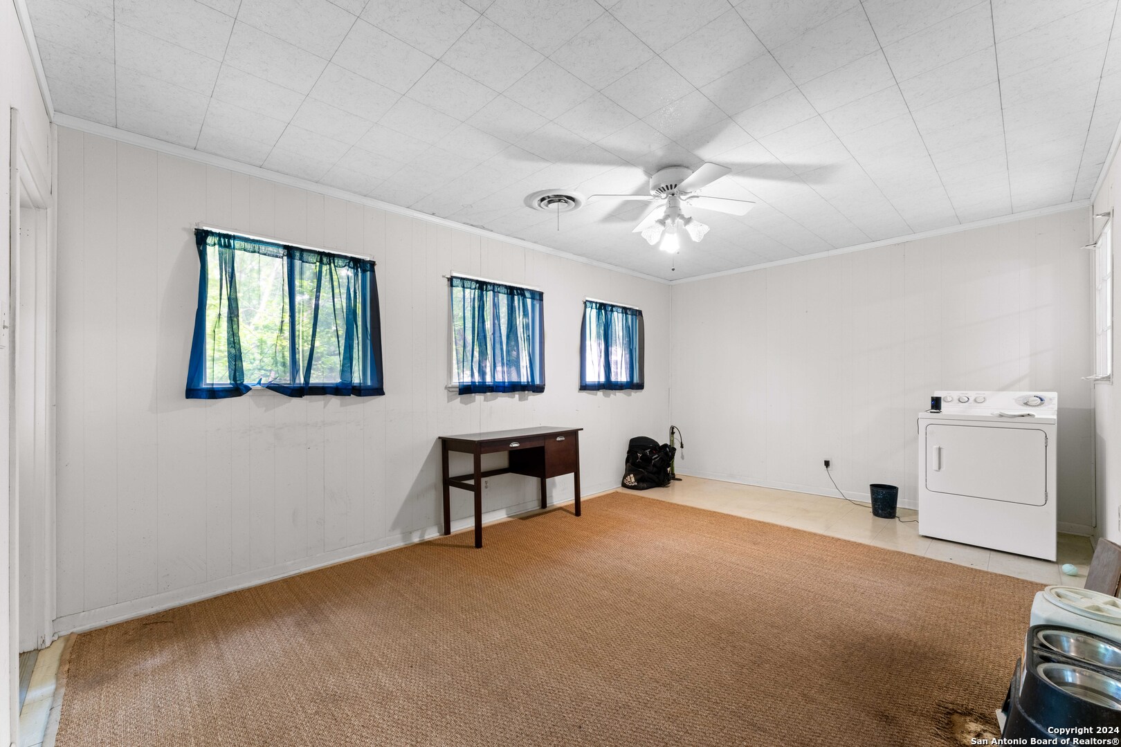 908 IVY LN
