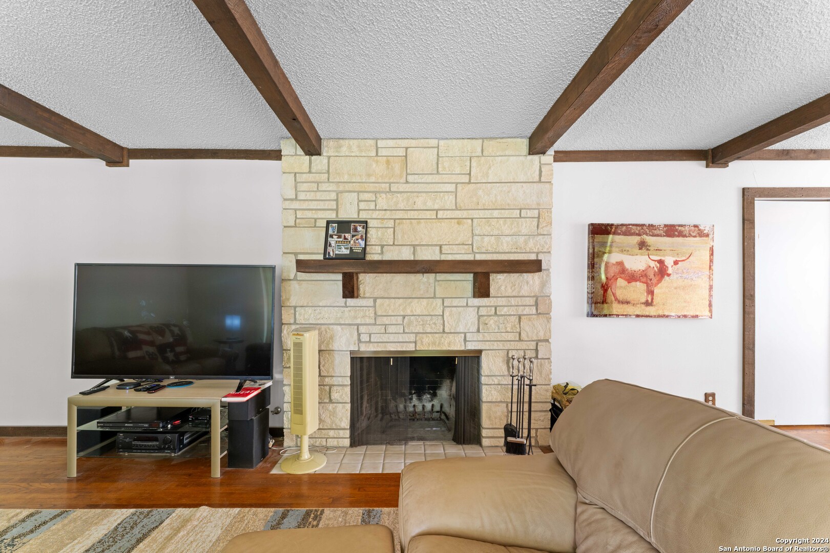 908 IVY LN