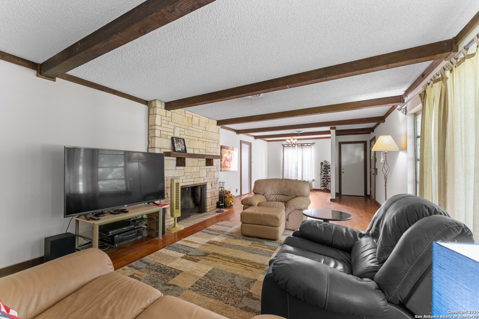 908 IVY LN