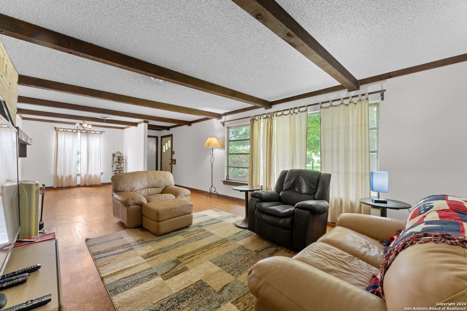 908 IVY LN