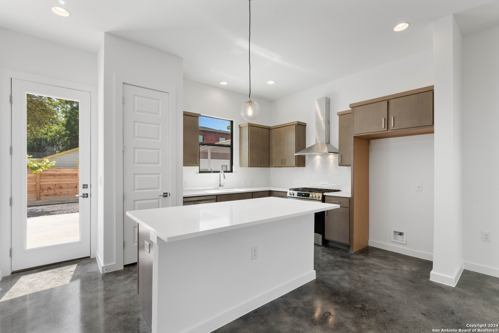 914 N Olive #701