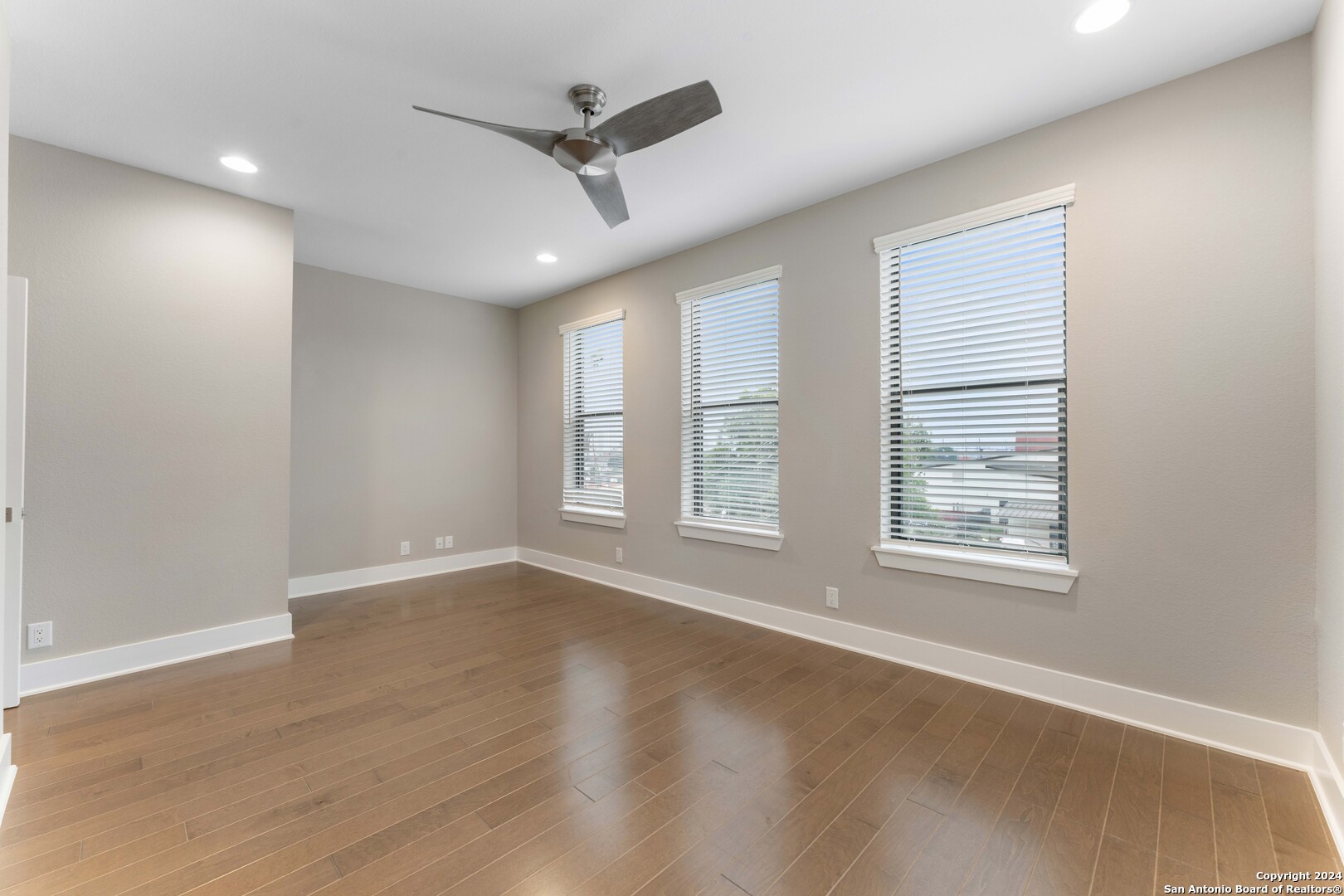 414 CENTER ST