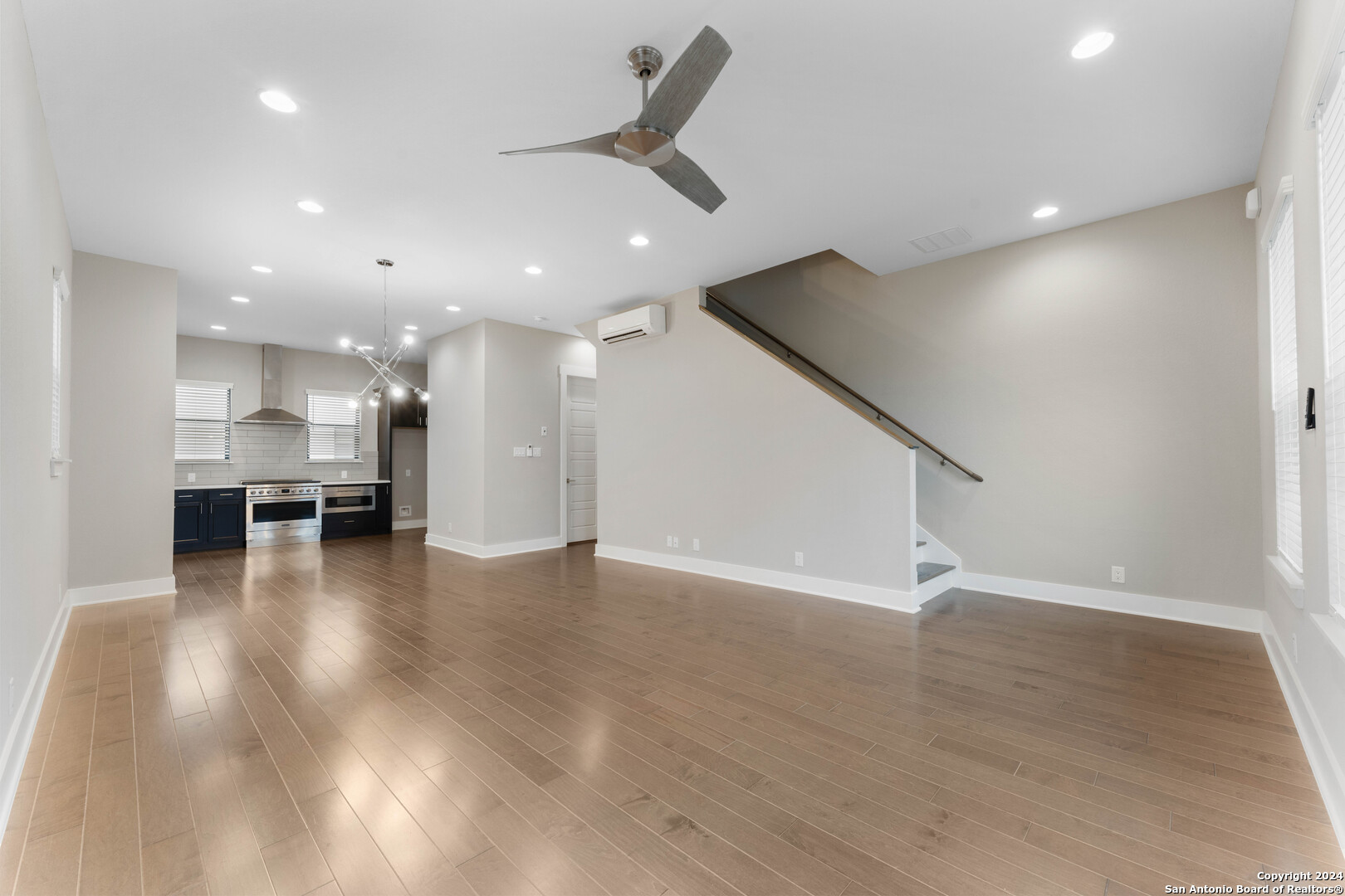 414 CENTER ST