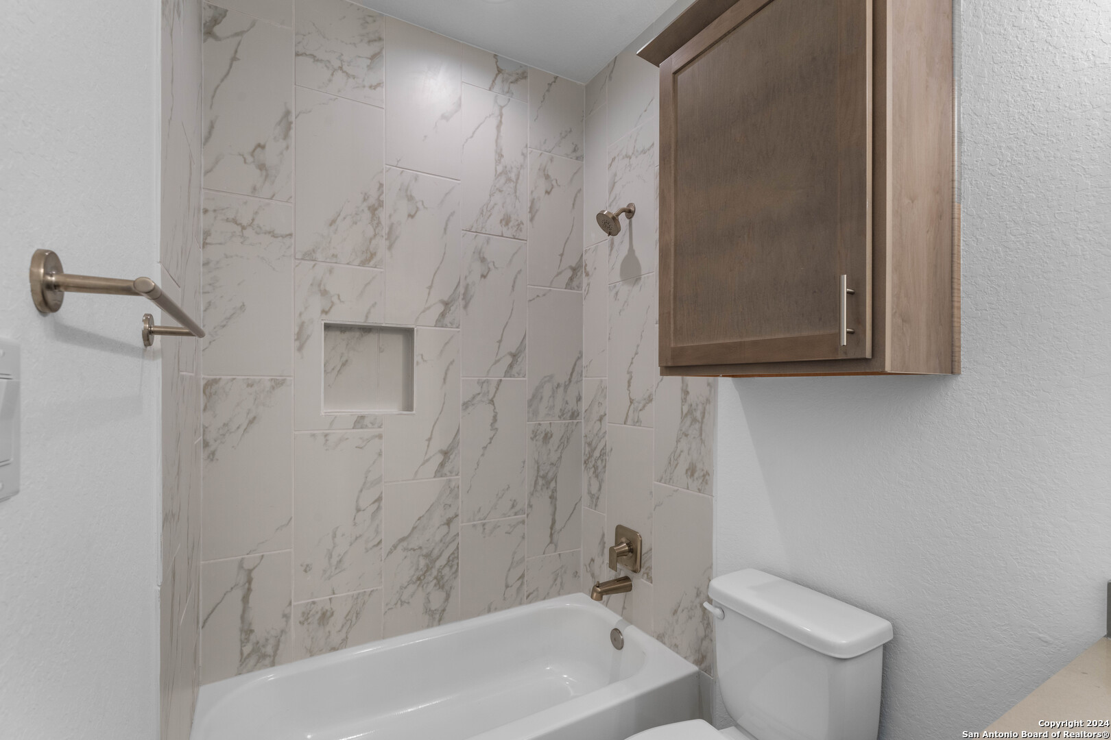 323 HOWARD ST 1