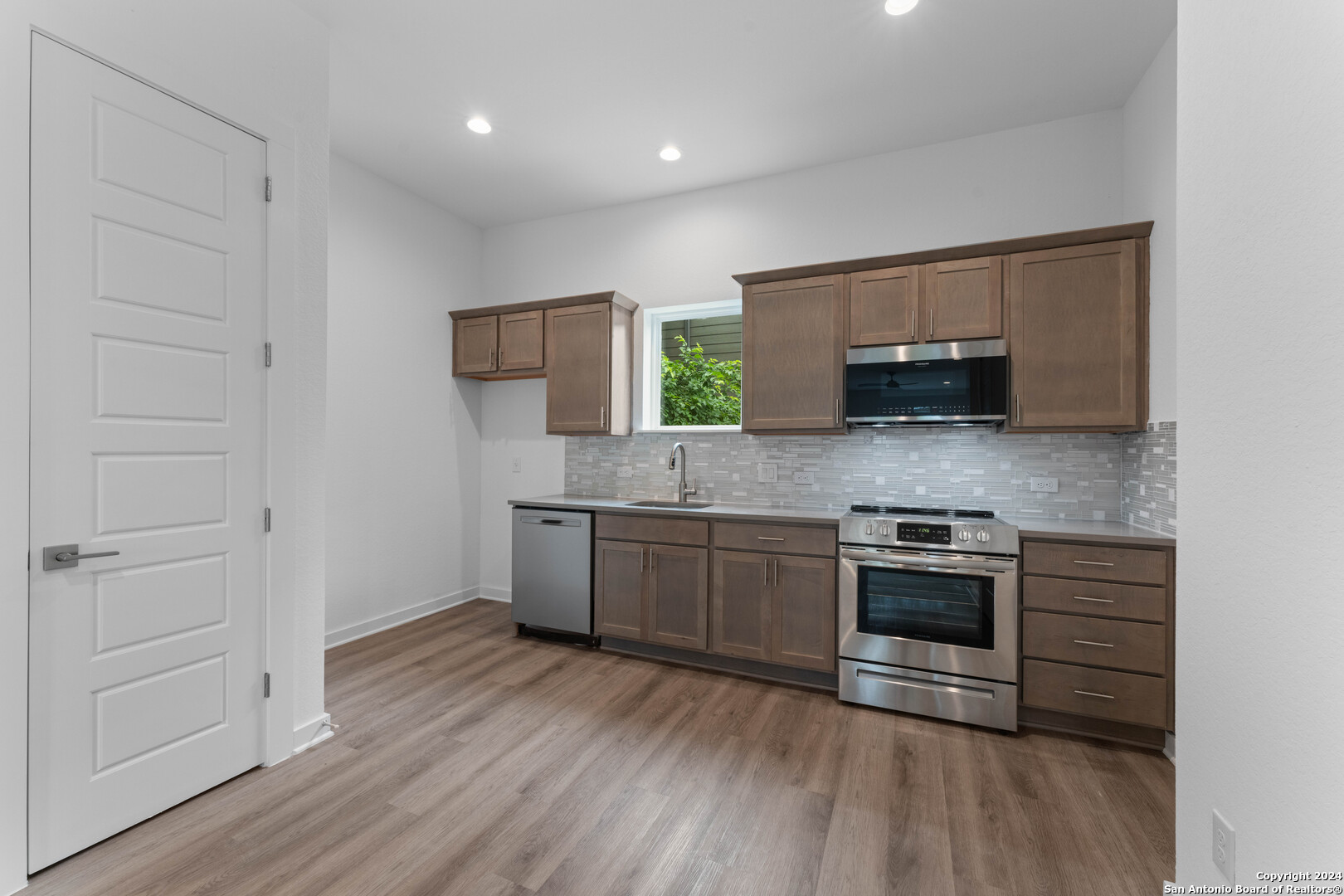 323 HOWARD ST 1