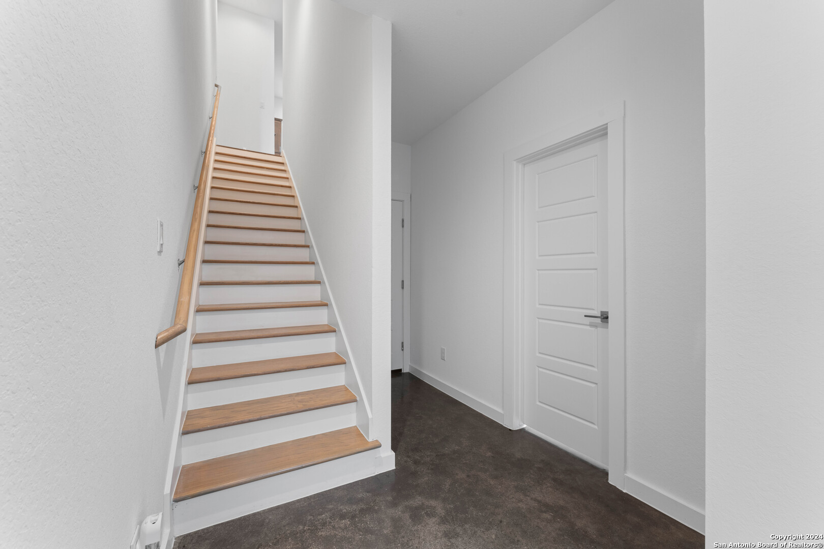 323 HOWARD ST 1
