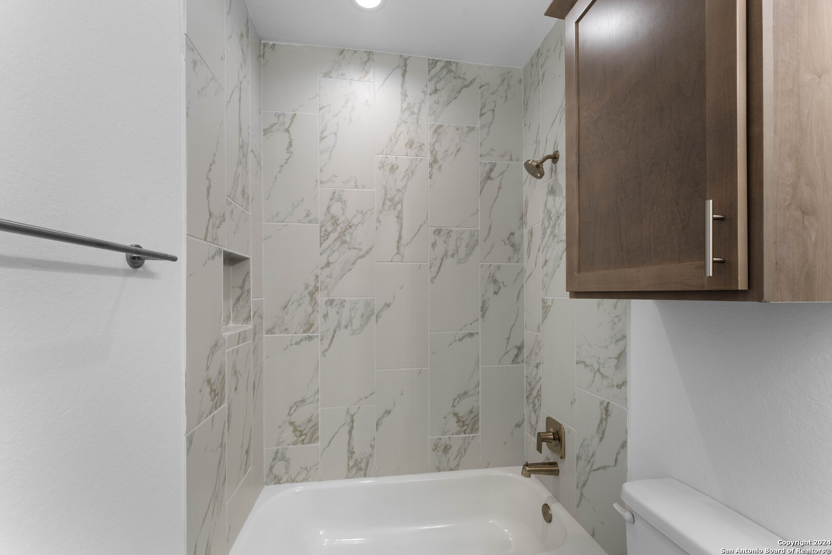323 HOWARD ST 1