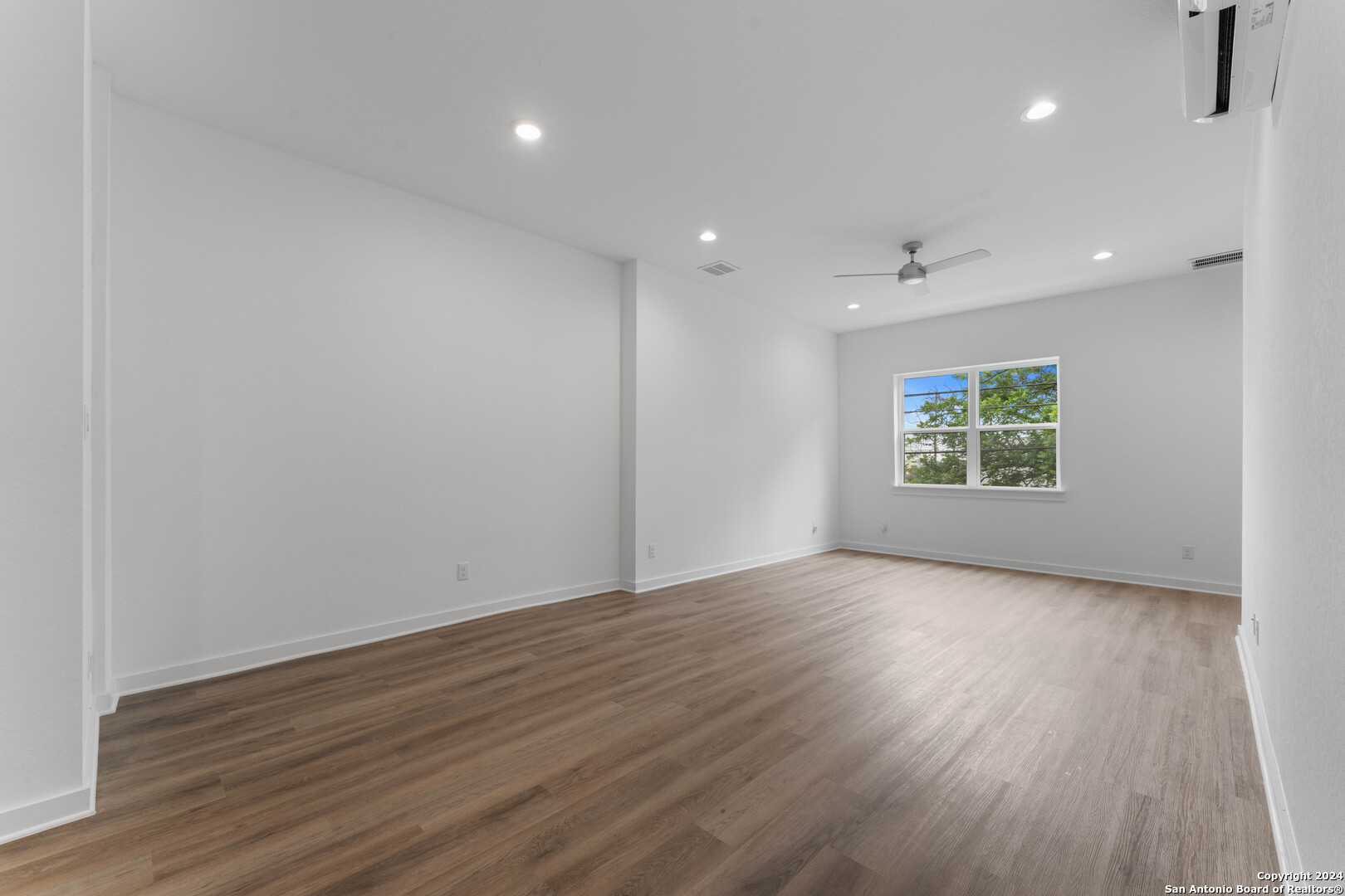 323 HOWARD ST 1