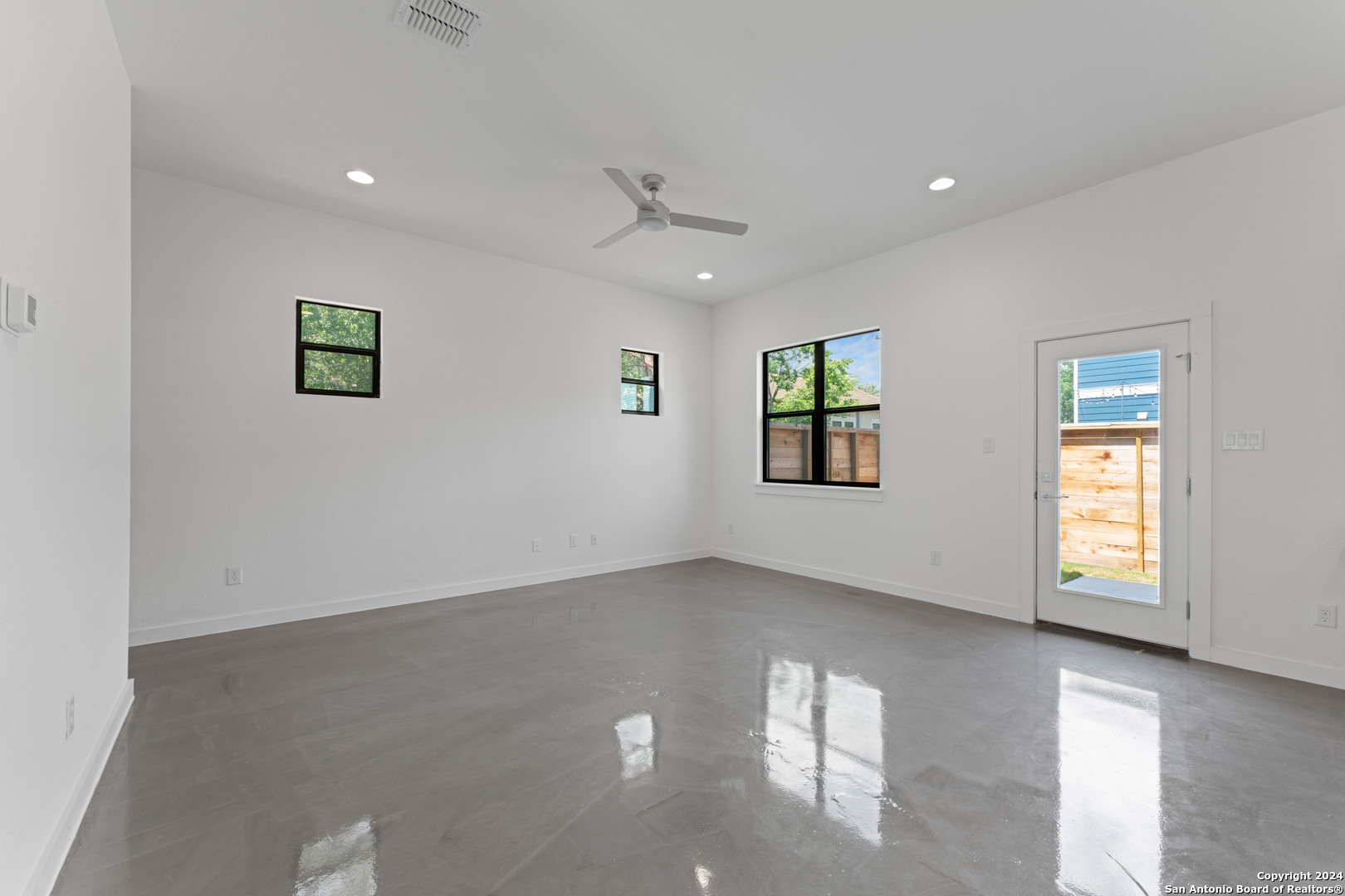 914 N Olive #101