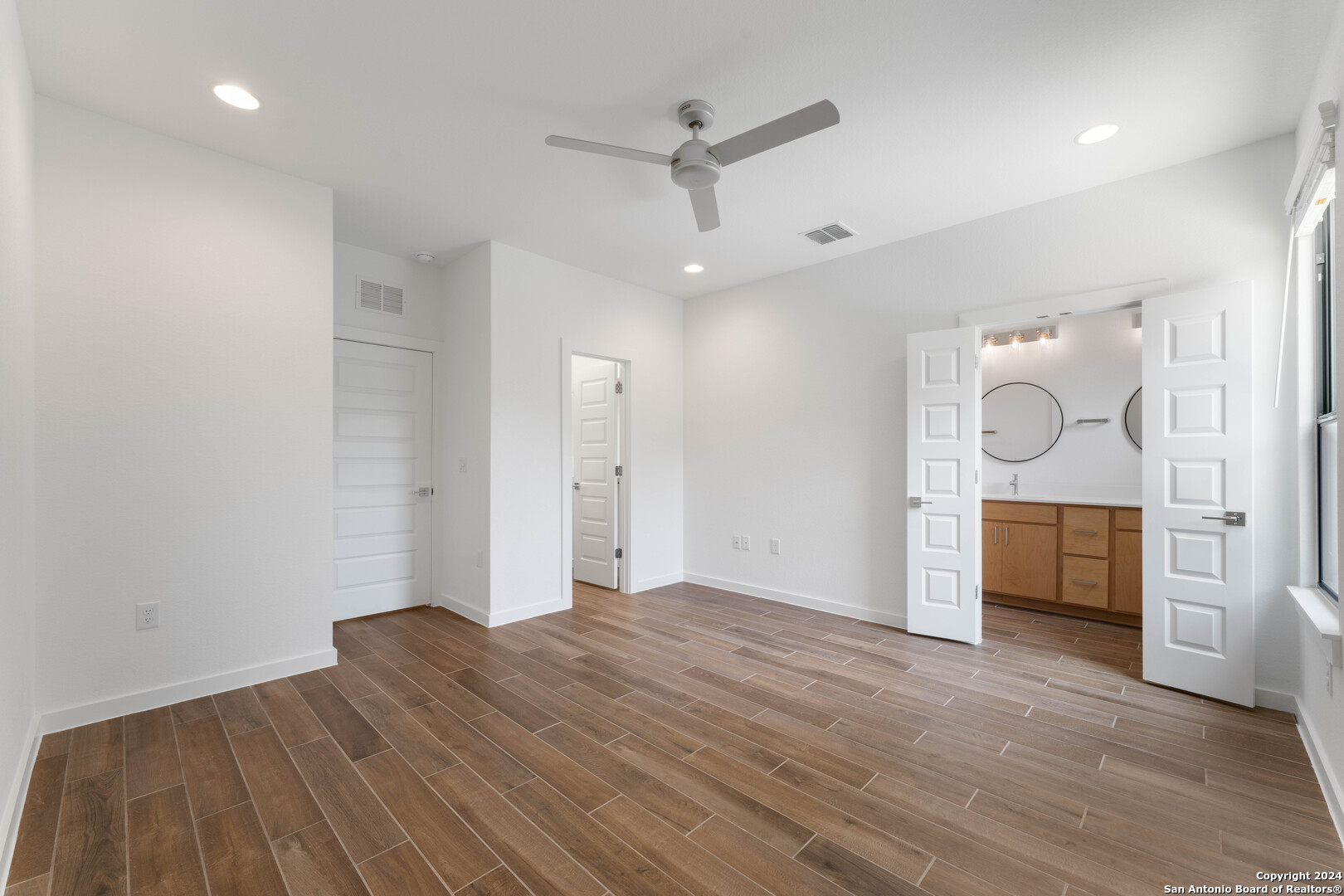 914 N Olive St 401/501