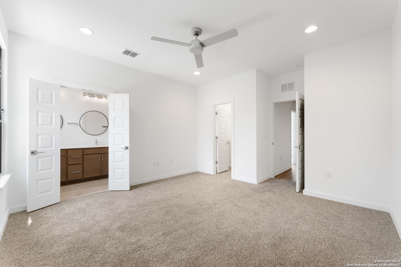 914 N Olive St 401/501