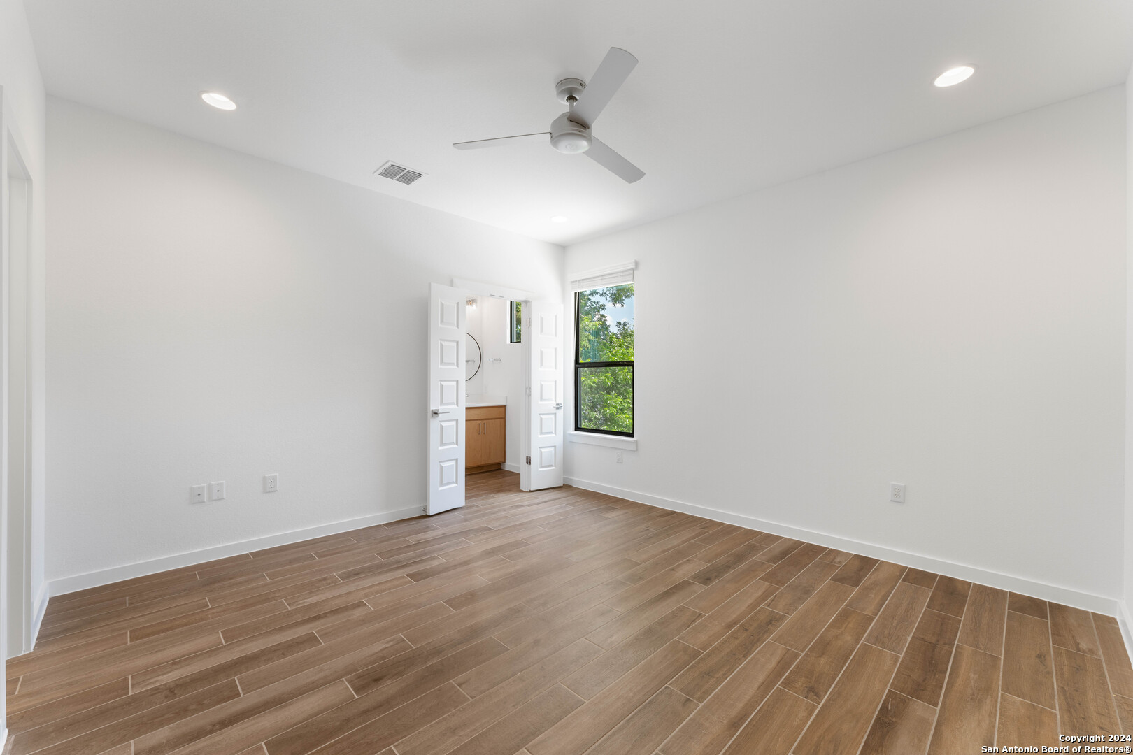 914 N Olive St 401/501
