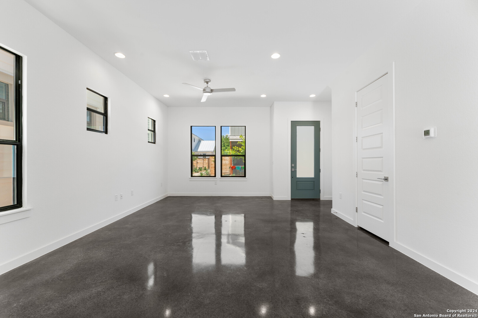 914 N Olive St 401/501