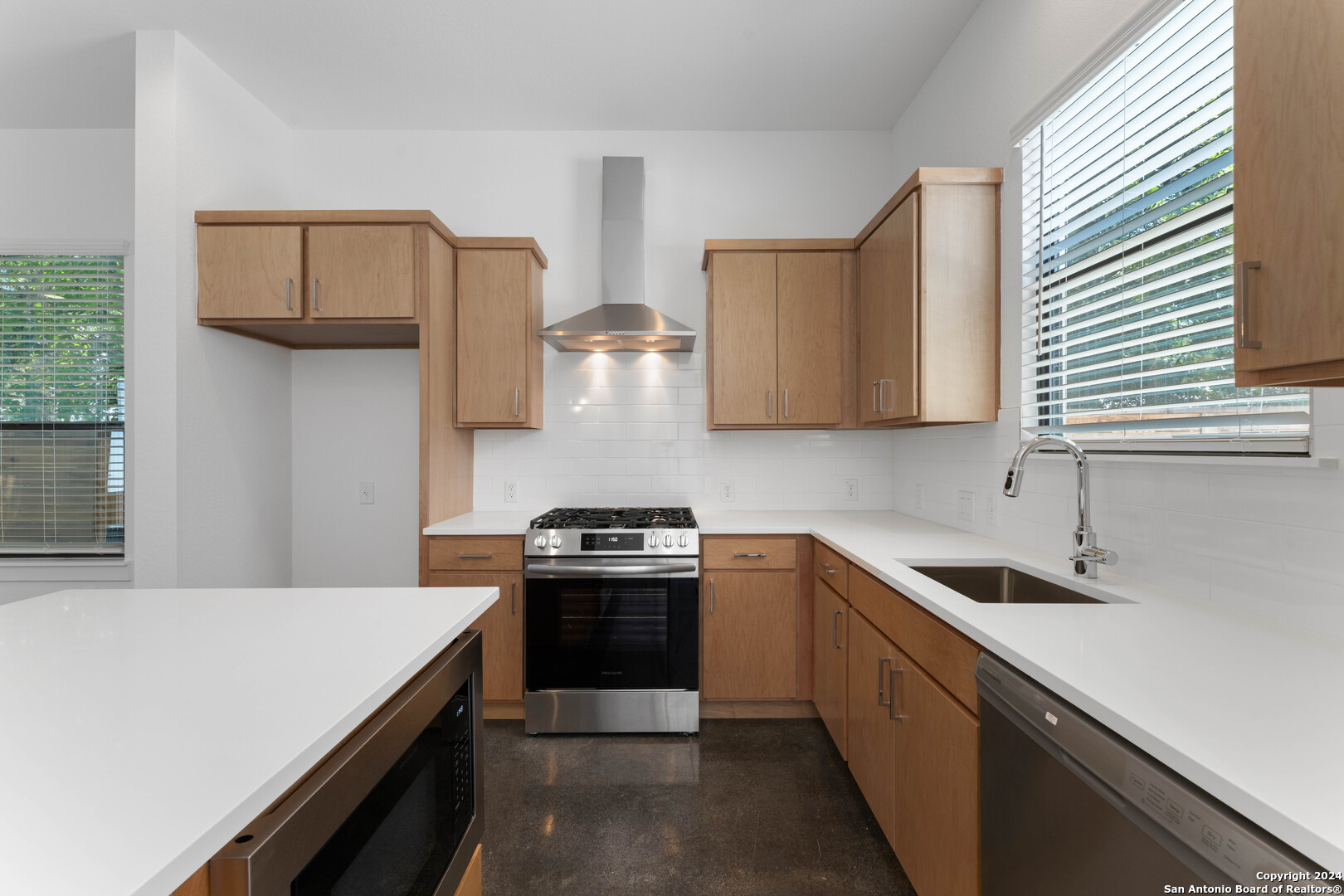 914 N Olive St 401/501