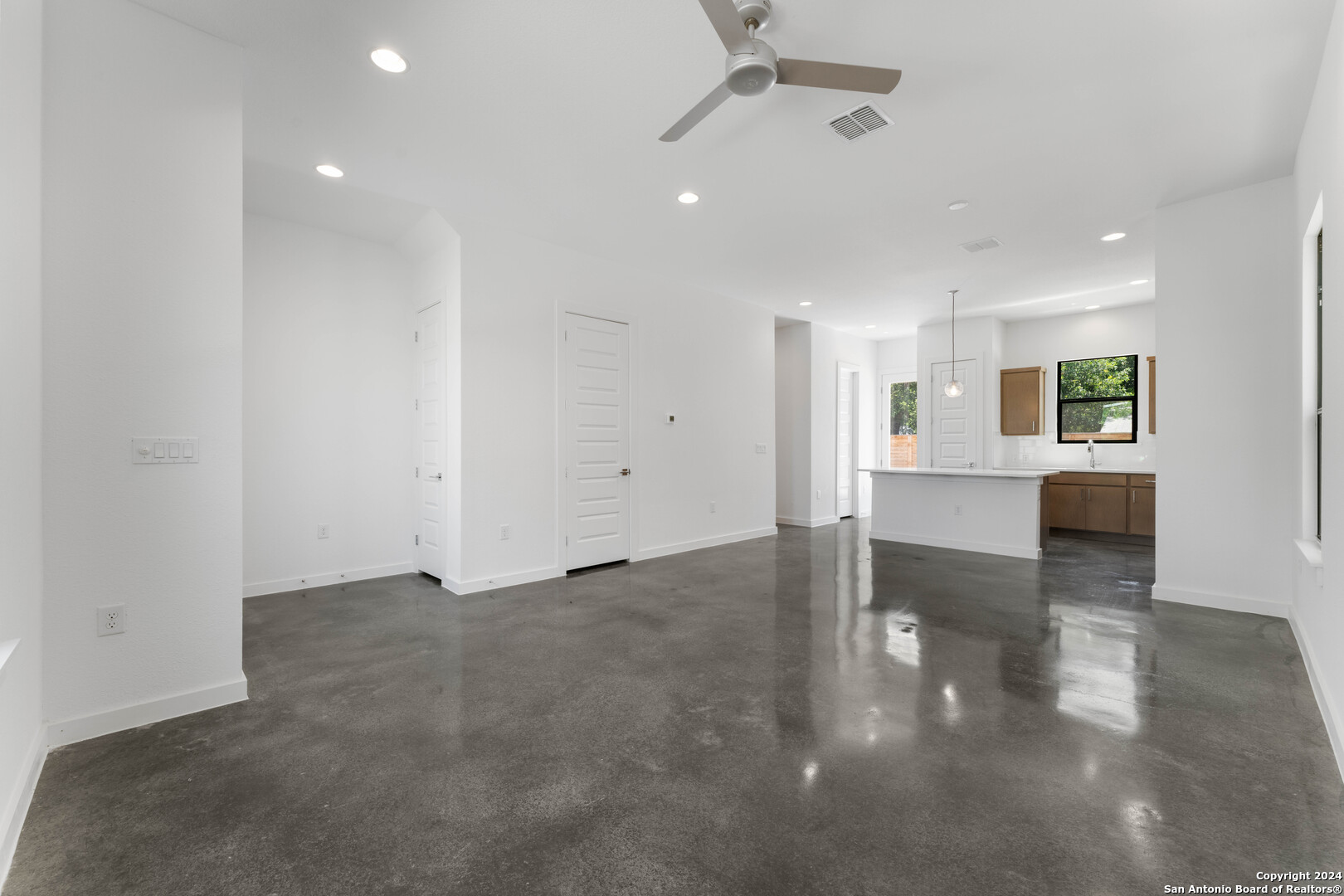 914 N Olive St 401/501