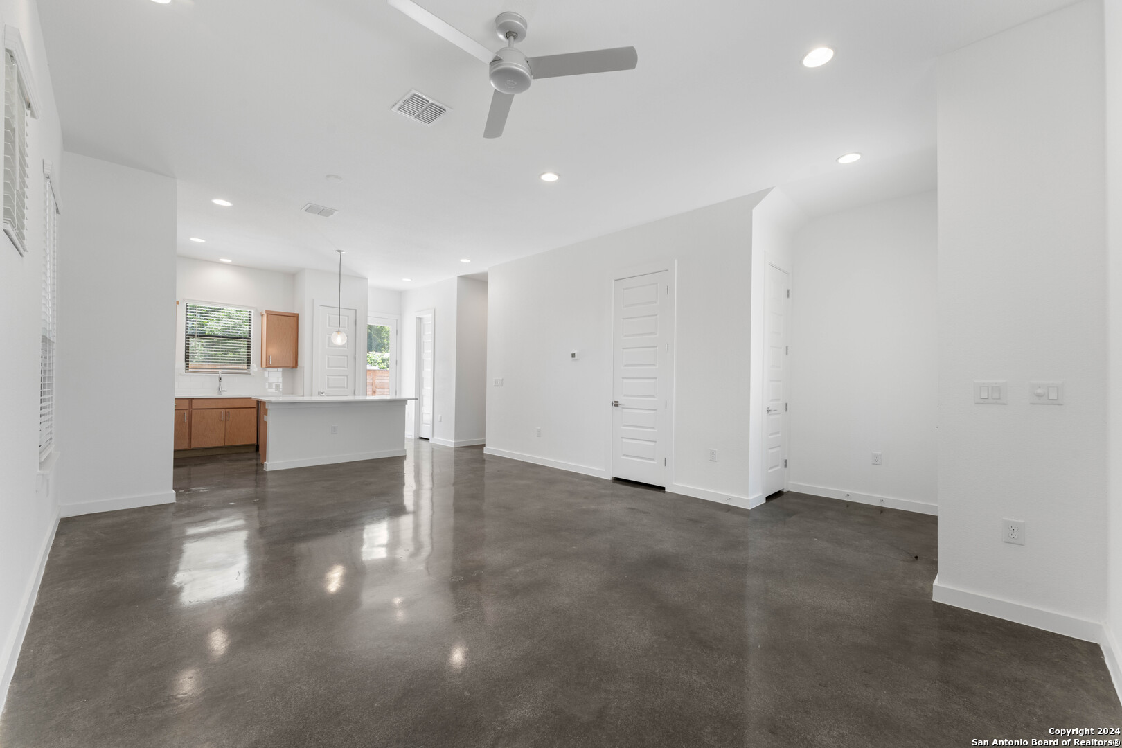 914 N Olive St 401/501