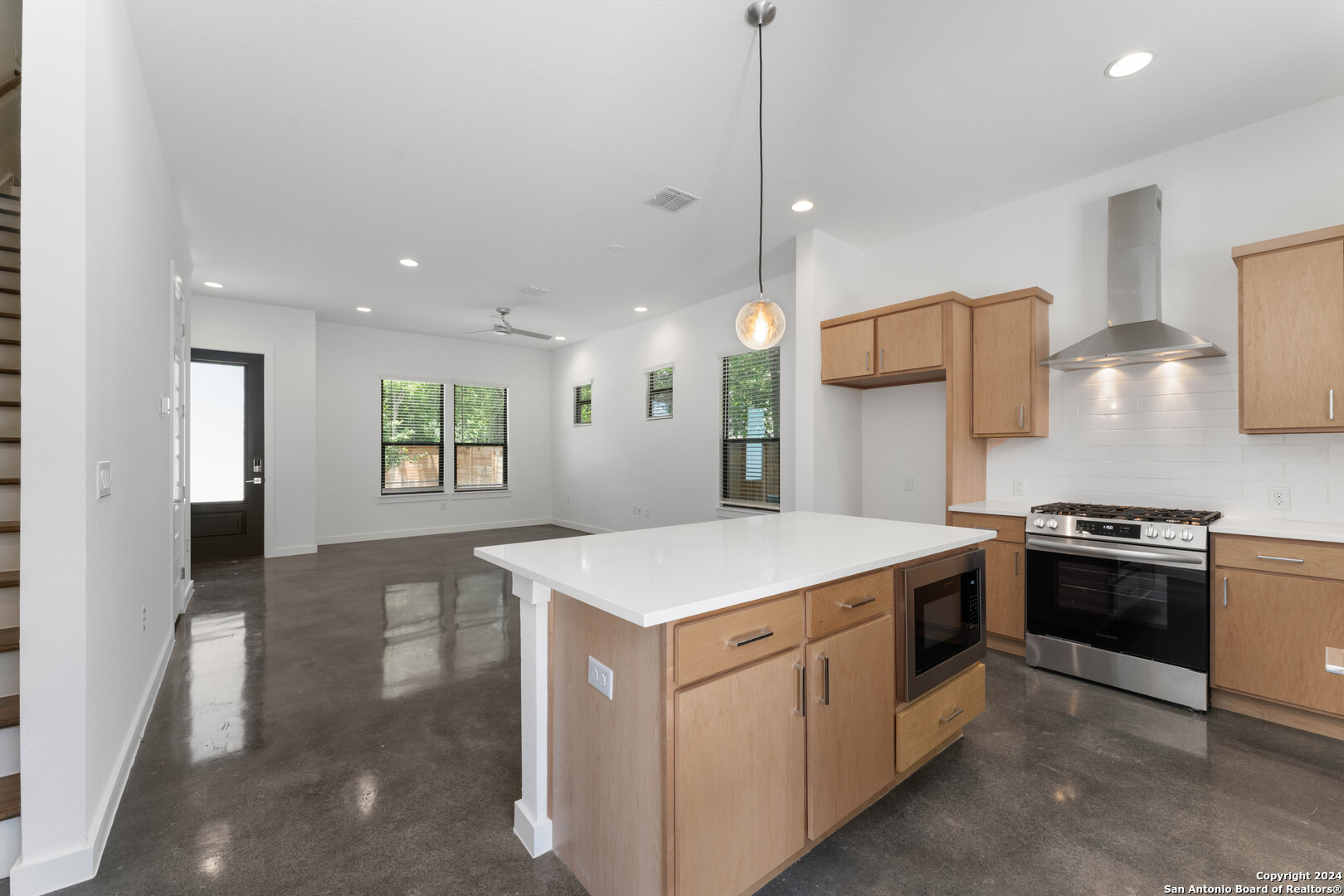 914 N Olive St #401