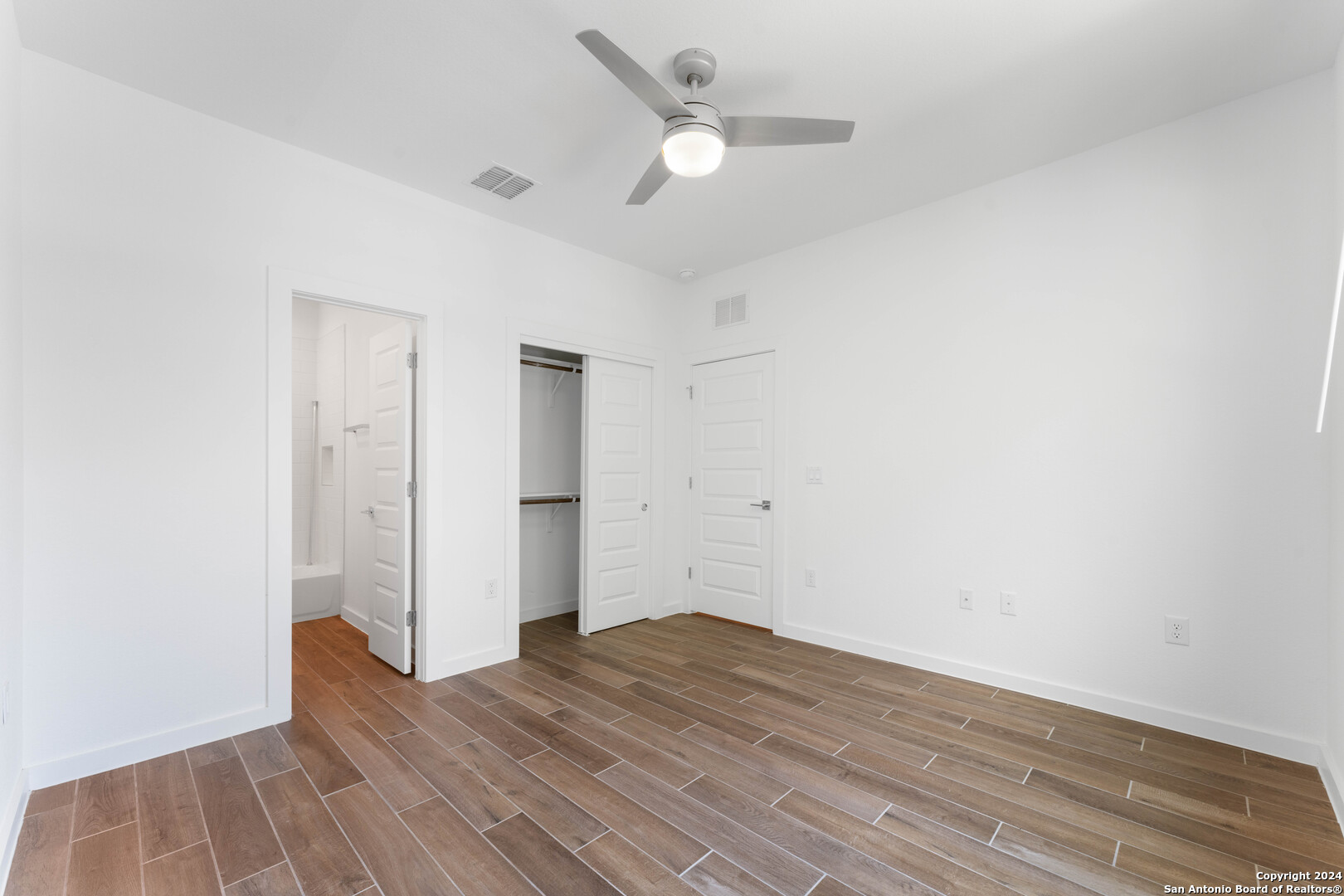 914 N Olive St #401