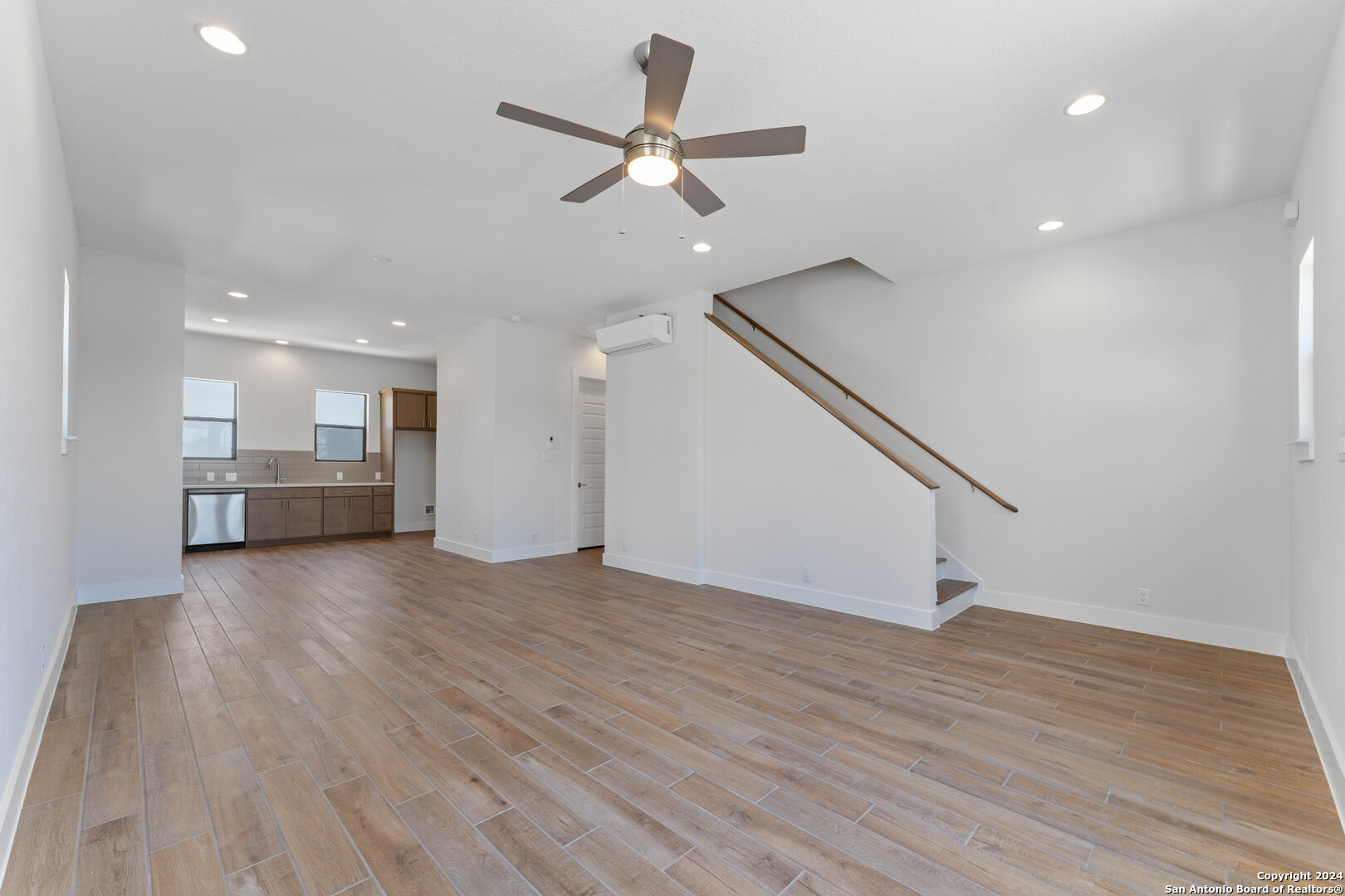 404 CENTER ST