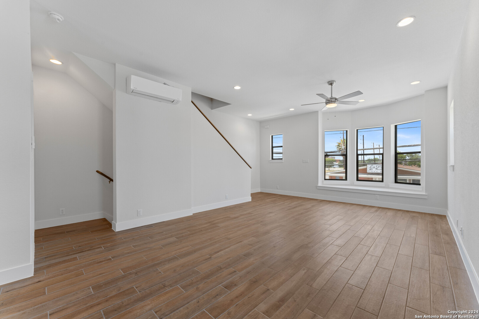404 CENTER ST