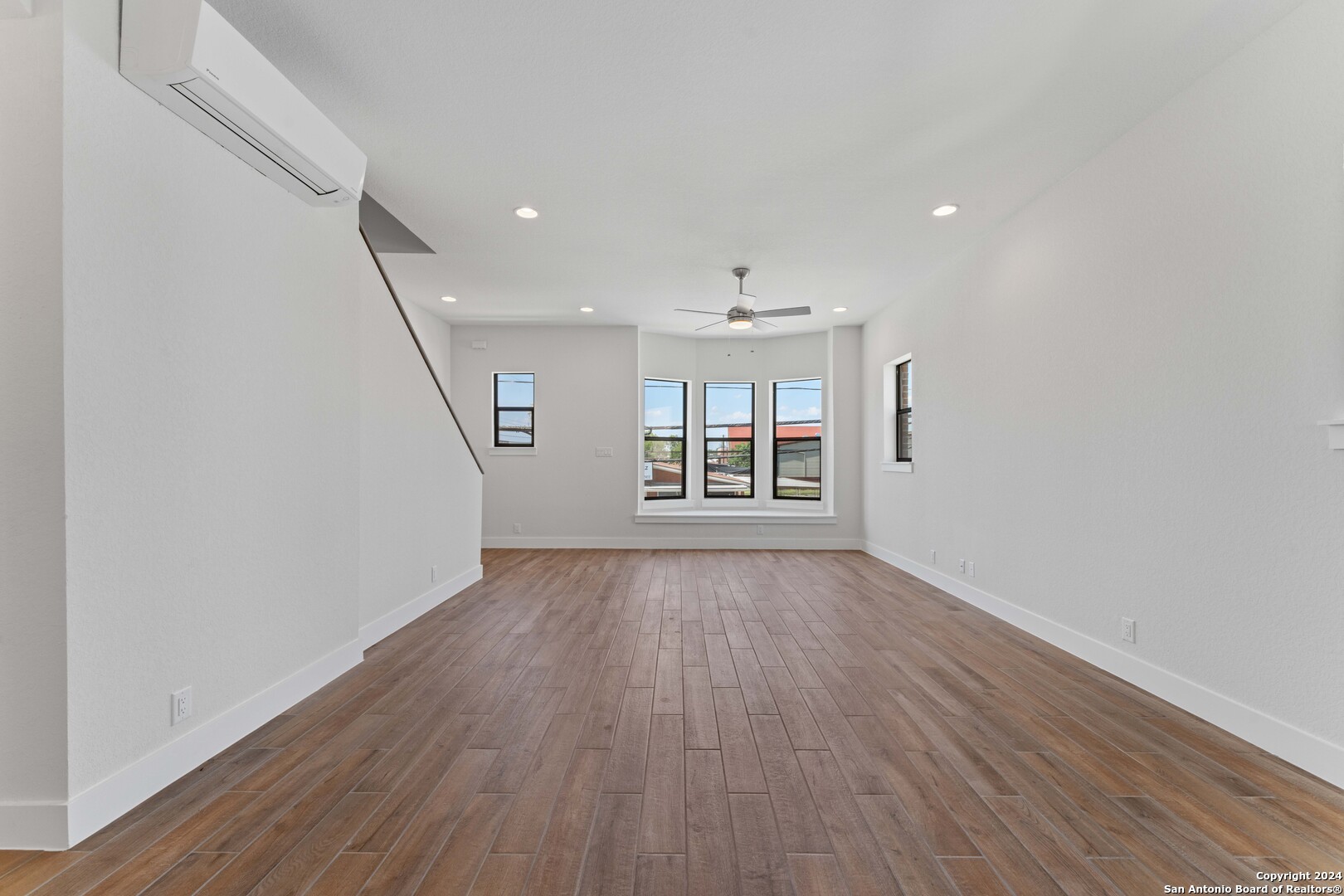 404 CENTER ST