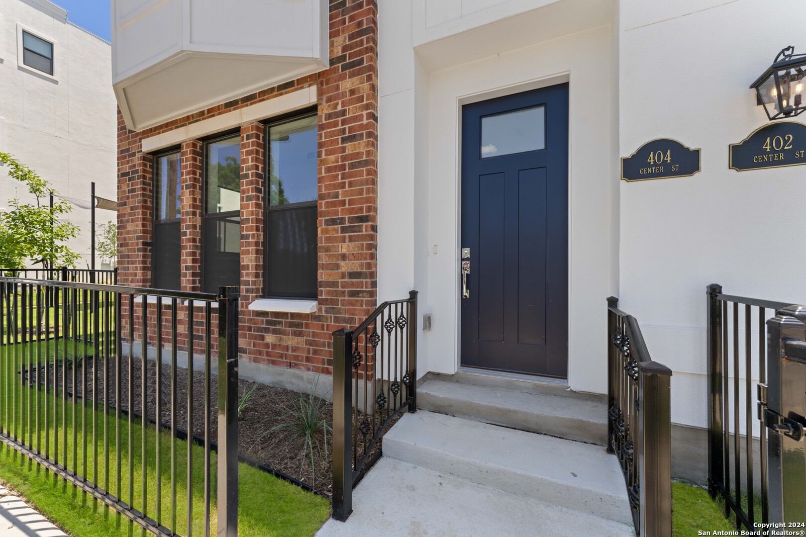 404 CENTER ST