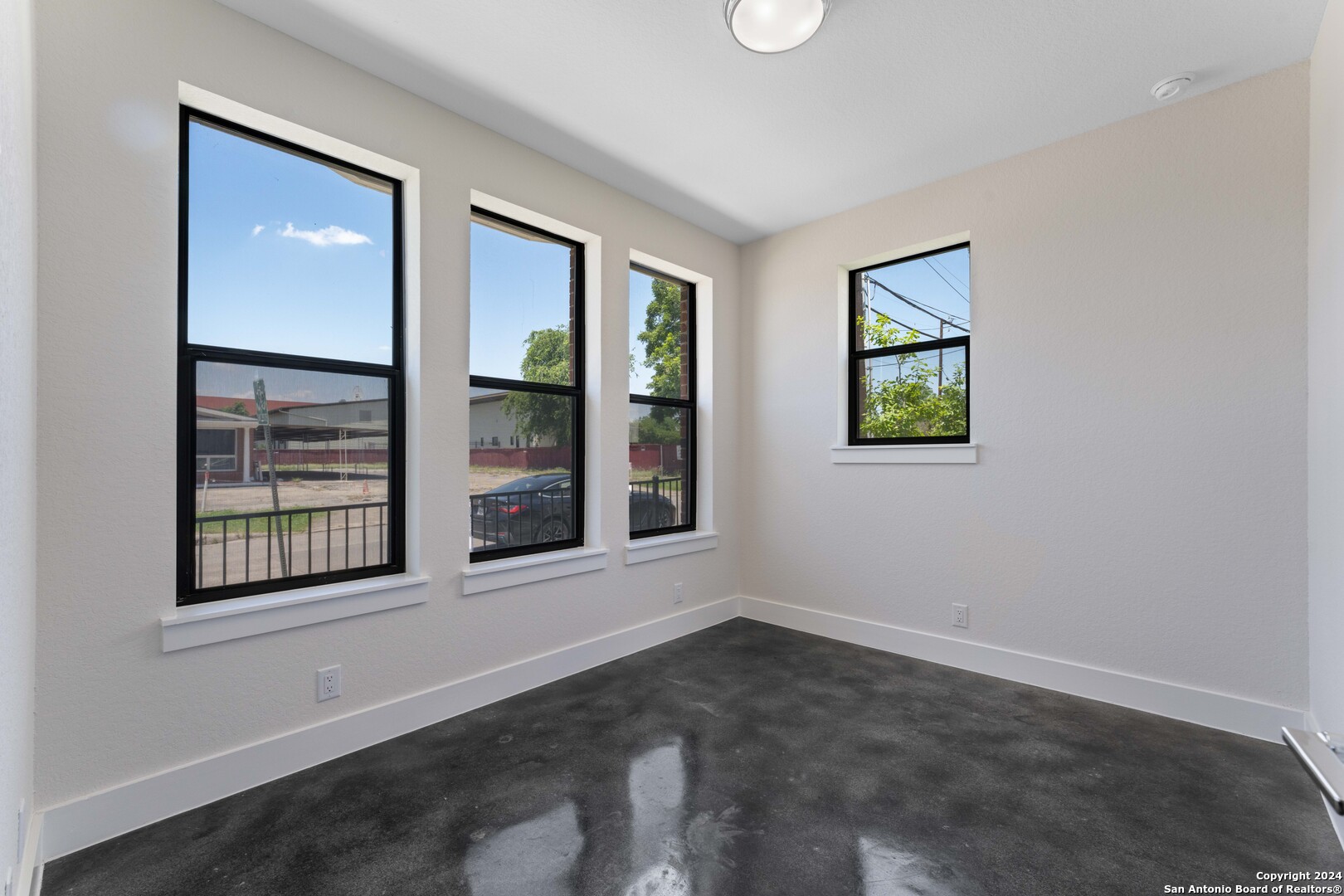 404 CENTER ST