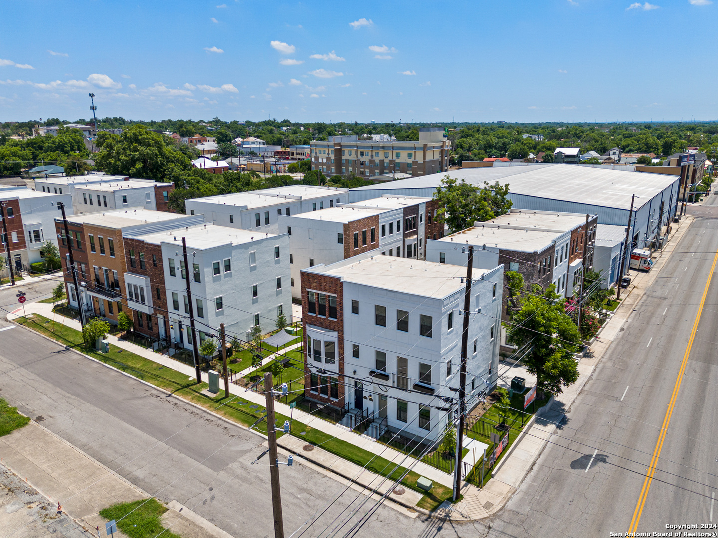 404 CENTER ST