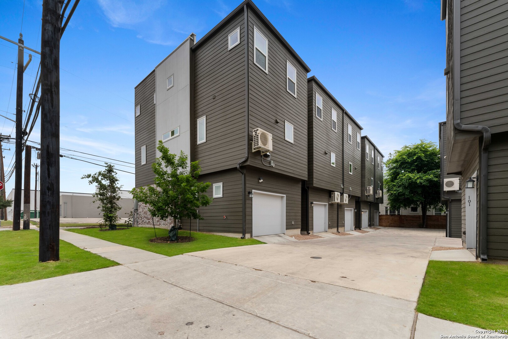 319 HOWARD ST 3